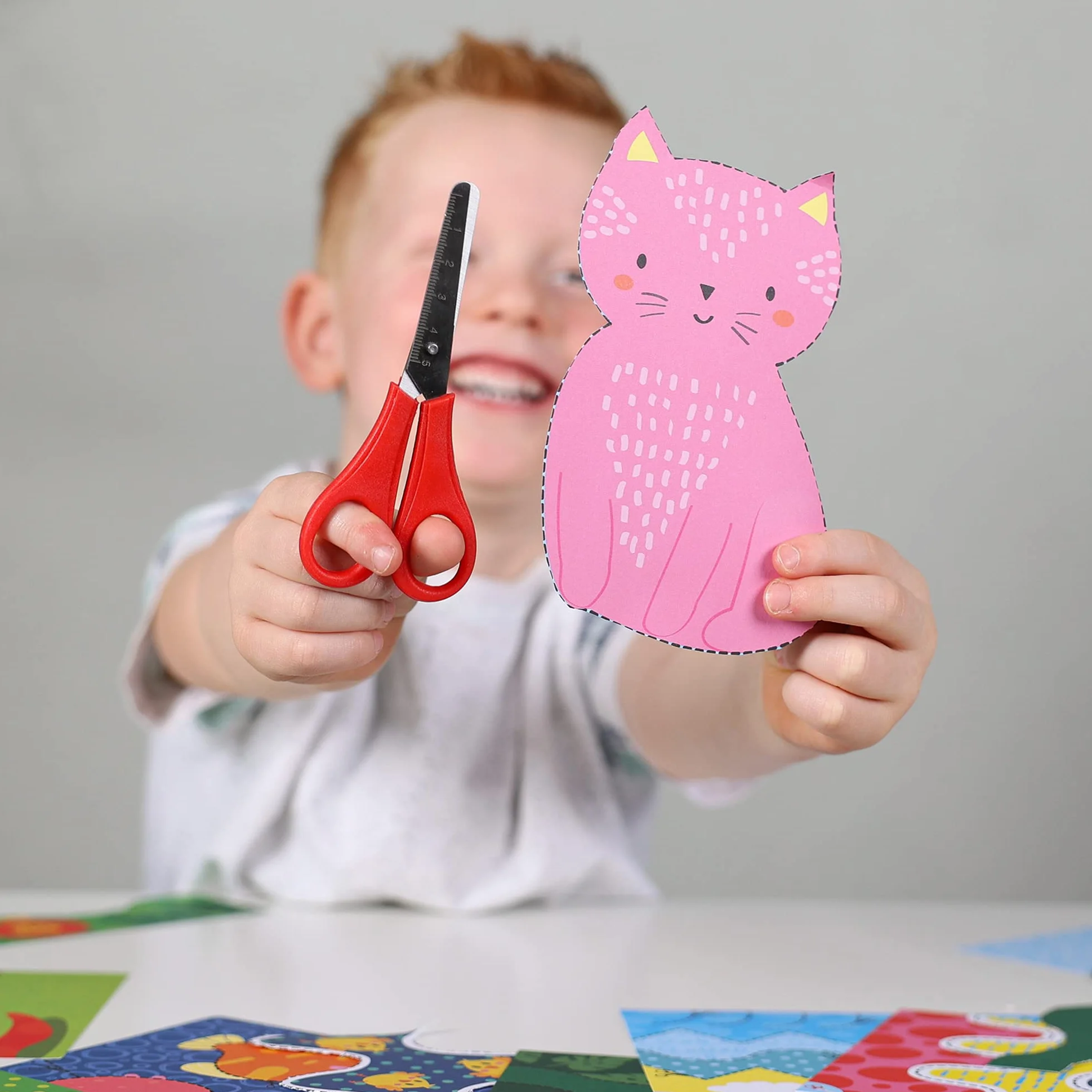 SES Creative | Uczę się wycinać krok po kroku | Edukacyjny zestaw do krojenia 3-6 lat | 3 nożyczki bezpieczeństwa + wypoczynek zygzak | 30 kart do cięcia | drobne motoryki | Aktywność przedszkola |