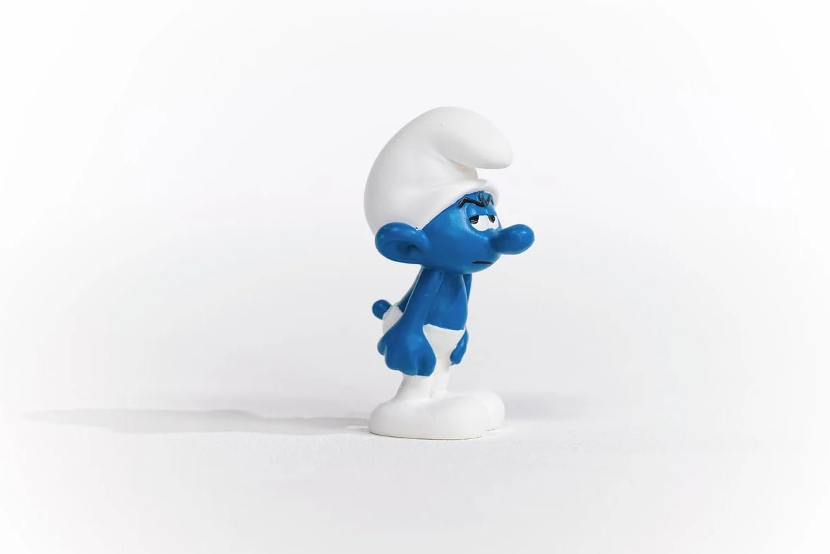 schleich SMERFY 20836 | Figurka Smerf Maruda | Szczegółowa figurka kolekcjonerska z popularnej serii Smerfy | Pomysł na prezent dla dzieci od 3 lat, kolekcja i dekoracja | The Smurfs | 3 x 3 x 5 cm