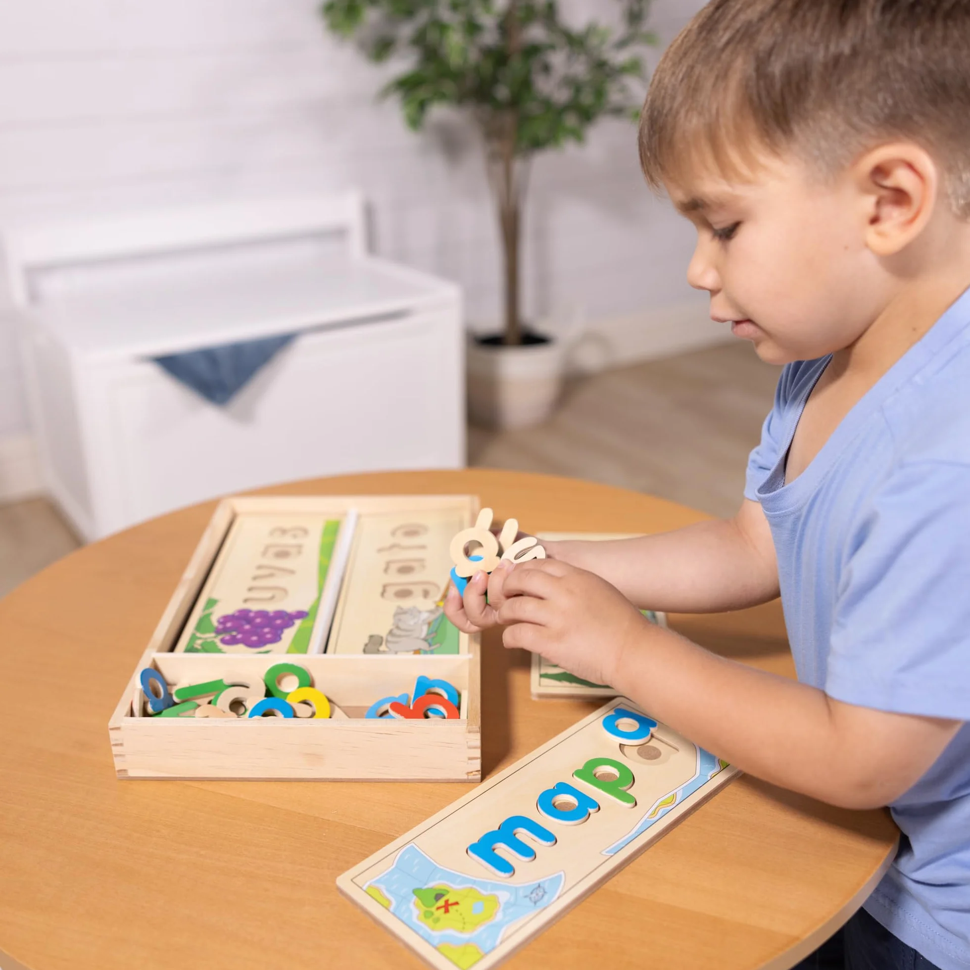 Melissa & Doug Edukacyjna zabawka do nauki języka „Patrz i literuj w jęz. hiszpańskim”