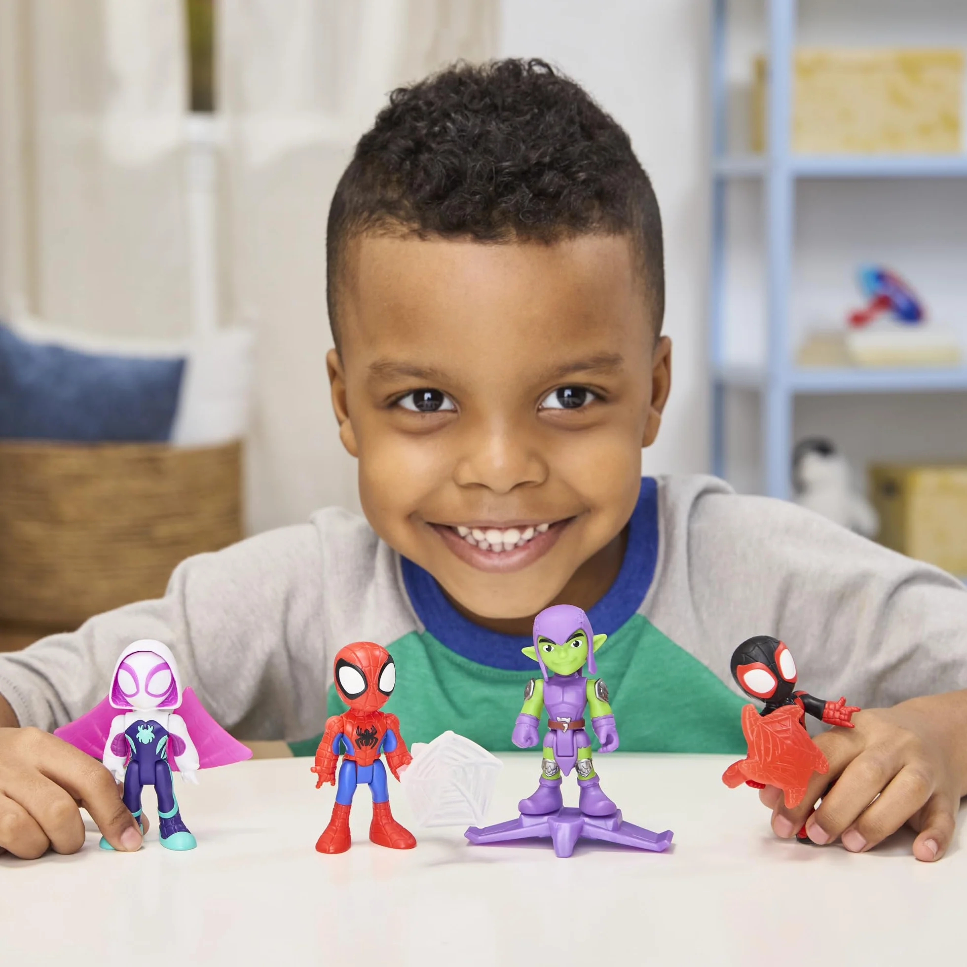 Zestaw Przygody z pajęczymi sieciami z serialu "Spidey i super-kumple" Marvela, figurki ze świata Spider-Mana