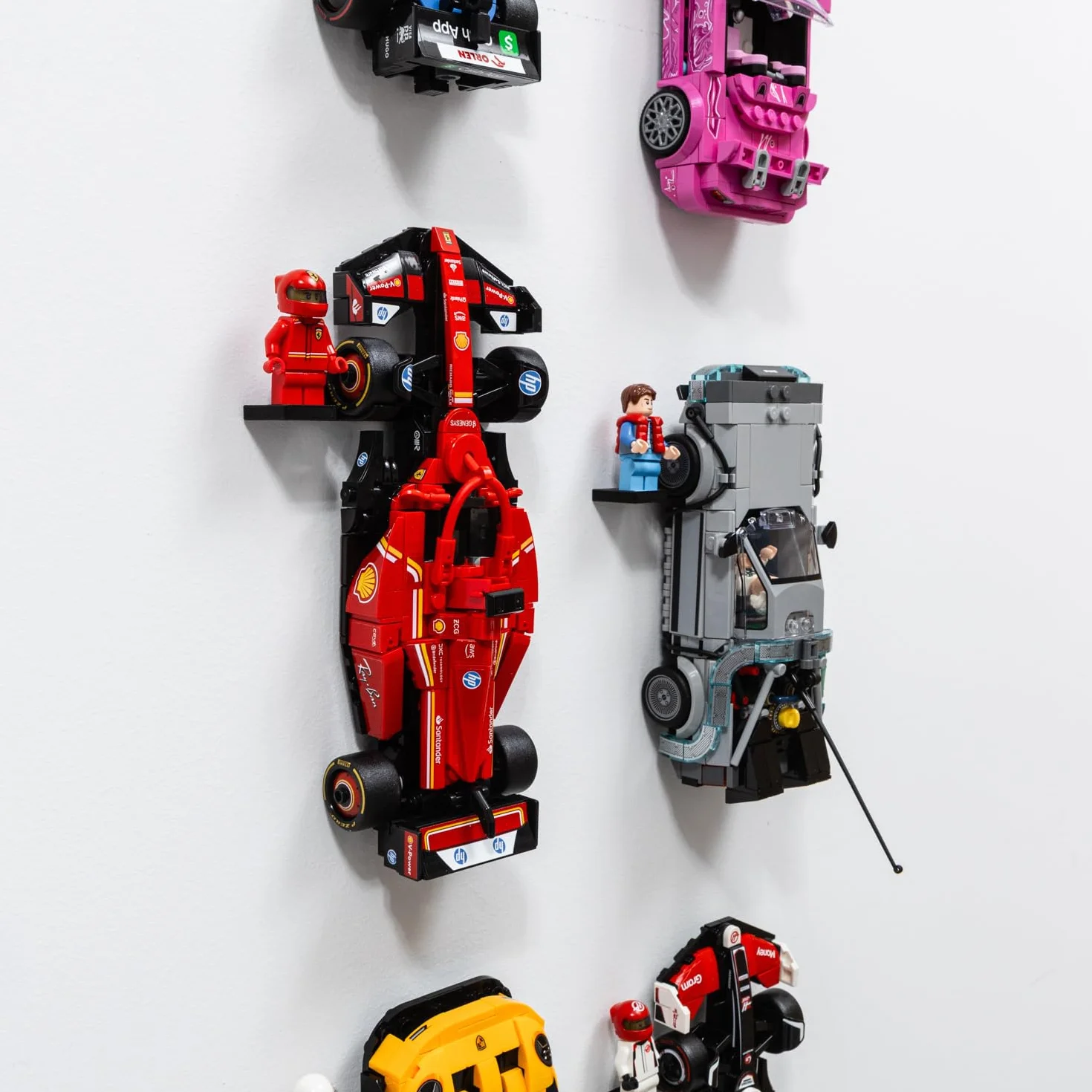 10 x haczyki do montażu ściennego, kompatybilne z samochodami LEGO Speed Champions ze stojakami na kierowcę – wyprodukowane w Wielkiej Brytanii, sprzęt w zestawie – zestawy nie wchodzą w zakres