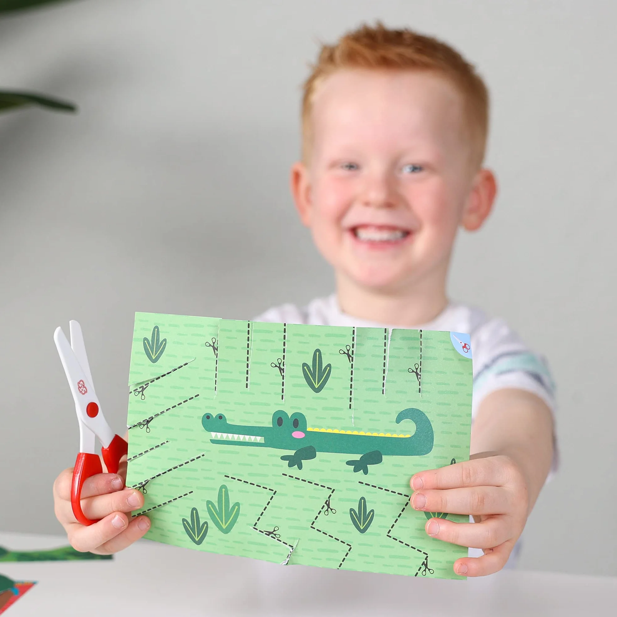 SES Creative | Uczę się wycinać krok po kroku | Edukacyjny zestaw do krojenia 3-6 lat | 3 nożyczki bezpieczeństwa + wypoczynek zygzak | 30 kart do cięcia | drobne motoryki | Aktywność przedszkola |
