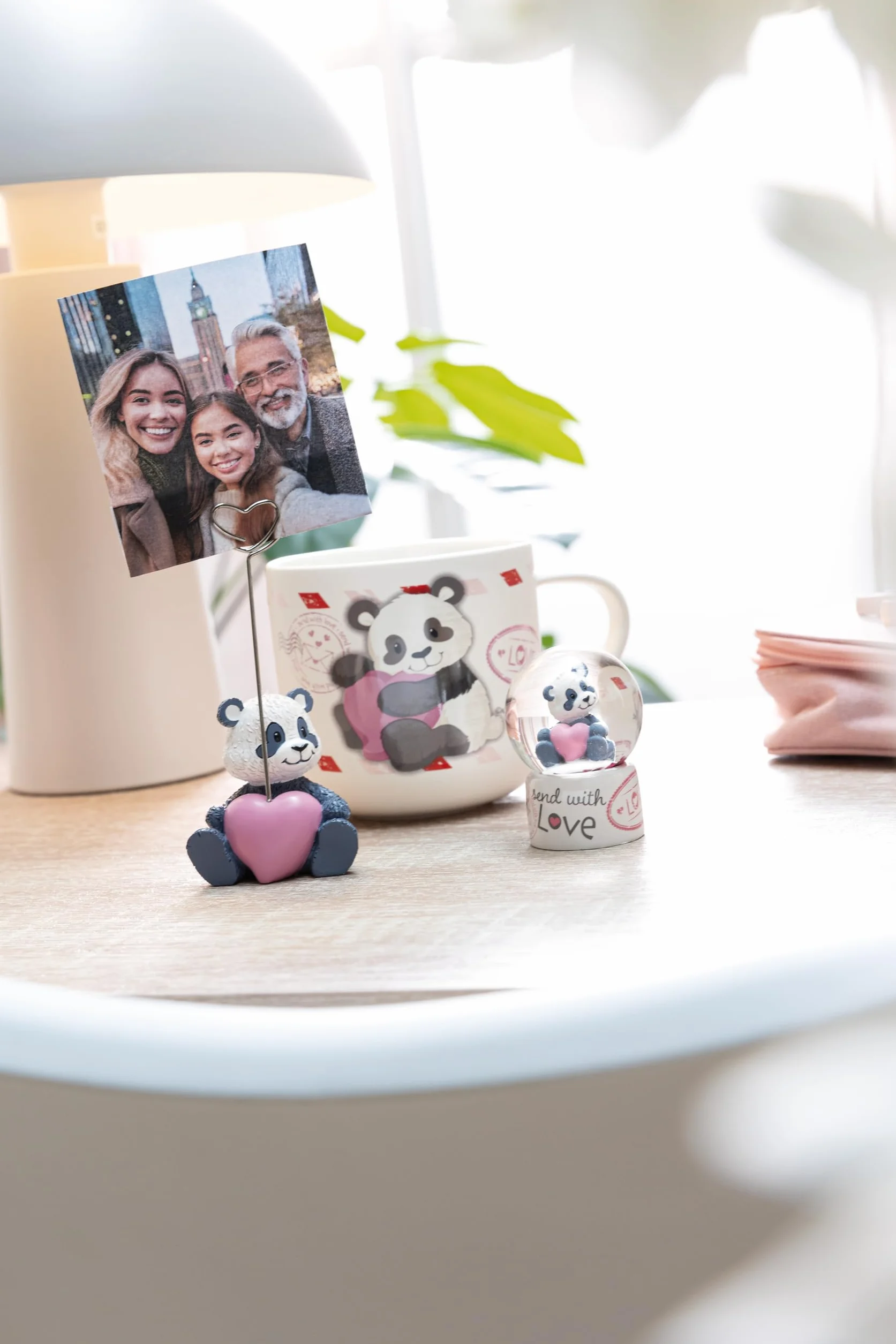 NICI Love 62631 Kula śnieżna z pandą, szklana kula do potrząsania, dekoracja z brokatem, pomysł na prezent dla przyjaciół, 6,5 cm, biała