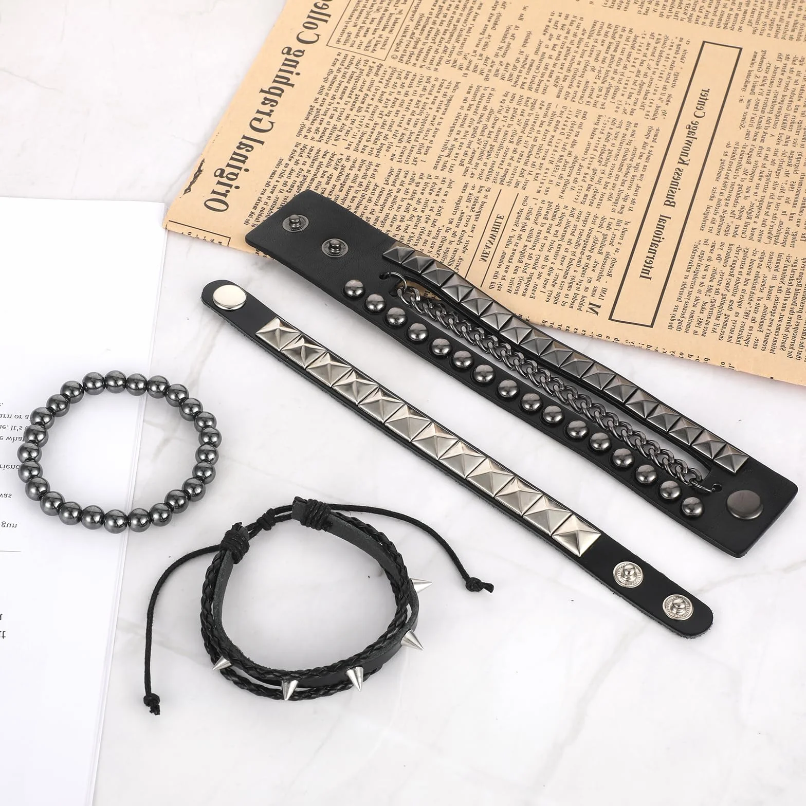 4 sztuki unisex punkowe bransoletki, punkowe skórzane bransoletki czarne, gotyckie, ozdobione nitami, bransoletki ze skóry z nitami, bransoletka mankiet na Halloween, Boże Narodzenie, impreza