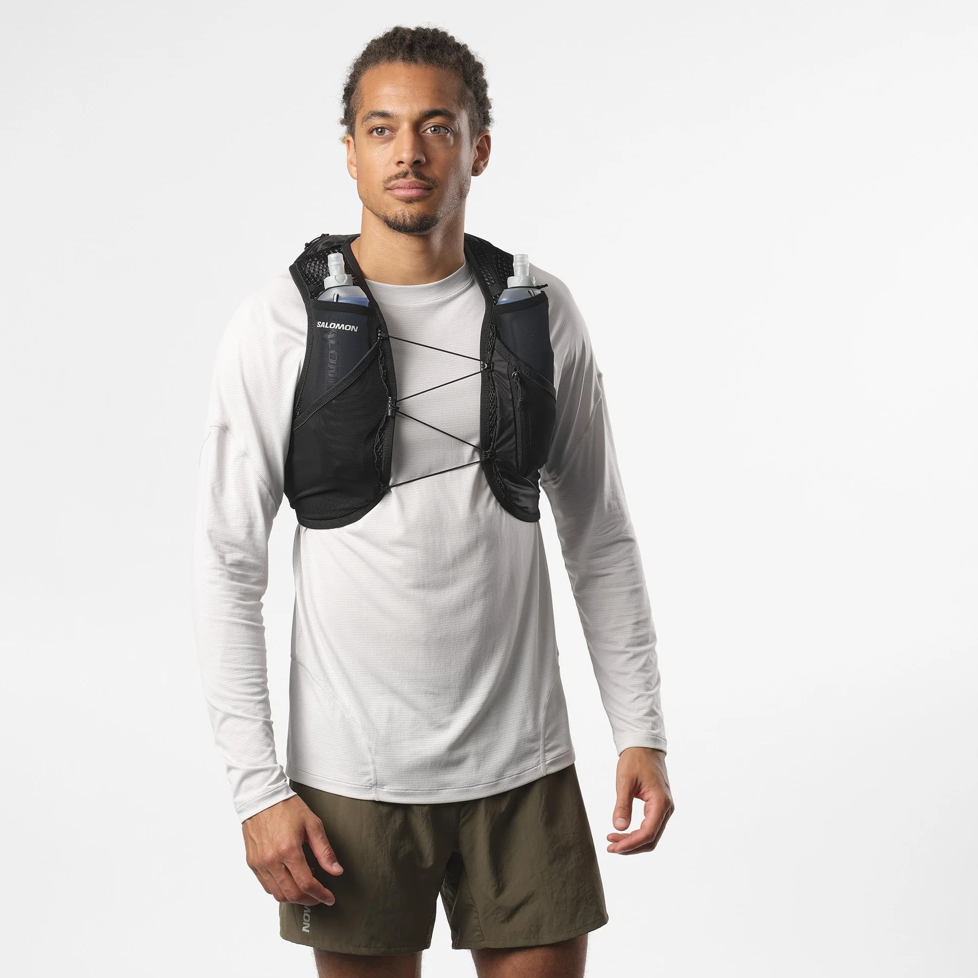 Salomon Active Skin 8 Unisex kamizelka nawadniająca do biegania szlak turystyczny z butelkami w zestawie, łatwe nawodnienie, precyzyjne dopasowanie 8 l i zoptymalizowane przechowywanie, czarna, M