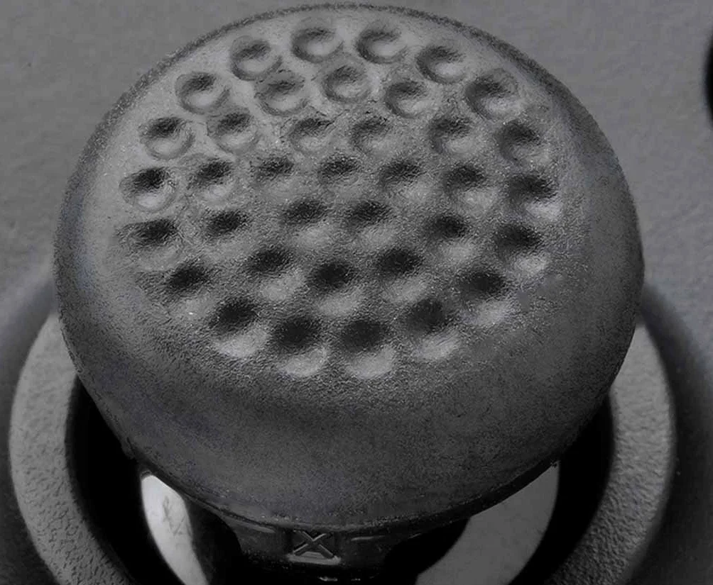 KontrolFreek CQCX do kontrolerów PlayStation 4 (PS4) i PlayStation 5 (PS5) | 2 drążki wypukłe średniej wielkości Performance Thumbsticks | Czarne
