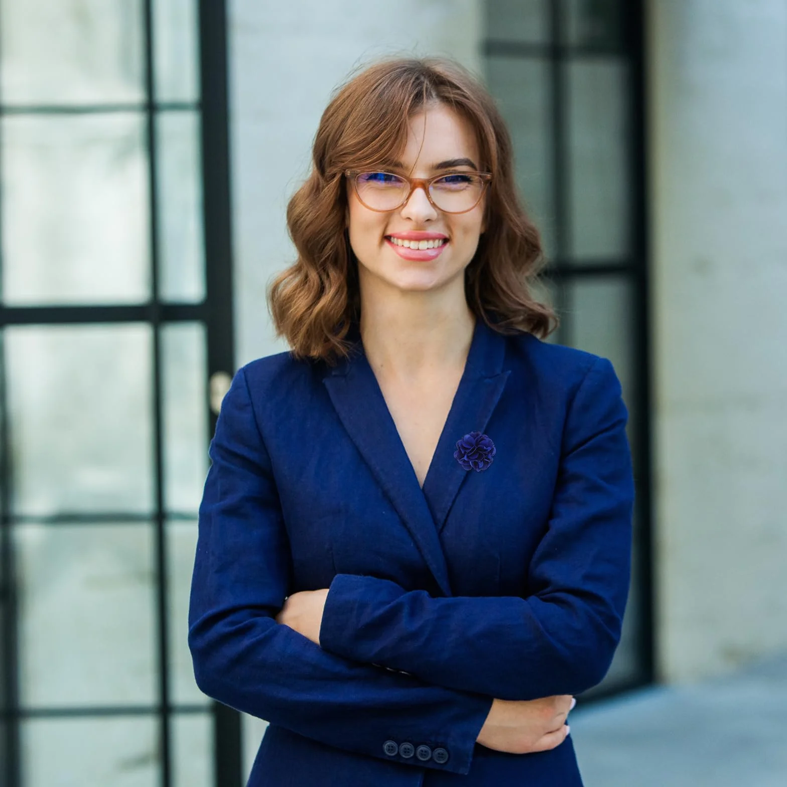 PATIKIL Boutonnieres przypinka kwiatowa, przypinka do klapy dla mężczyzn, kwiat kamelii, do garnituru, na ślub, ukończenie szkoły, rocznicę, broszka, strój ukończenia szkoły, Standard, Pewter