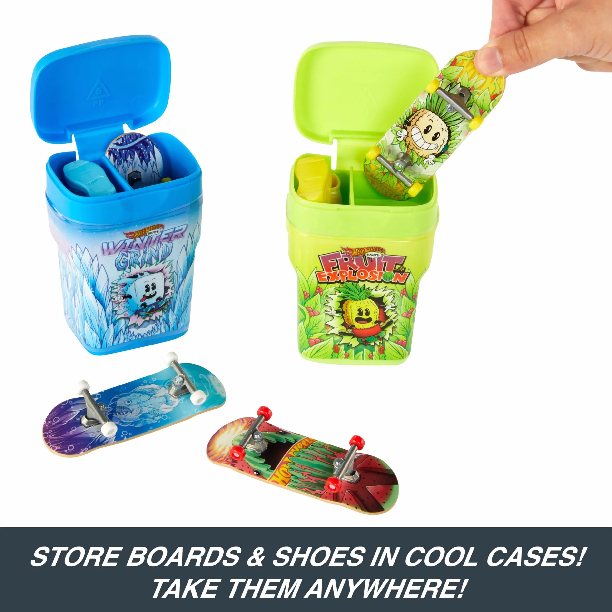 Hot Wheels Skate Skatebox z deskorolkami 2-pak zestawów zawierających 2 wyjątkowe deskorolki i 1 parę butów deskorolkowych w pojemnikach do przenoszenia, HWV21