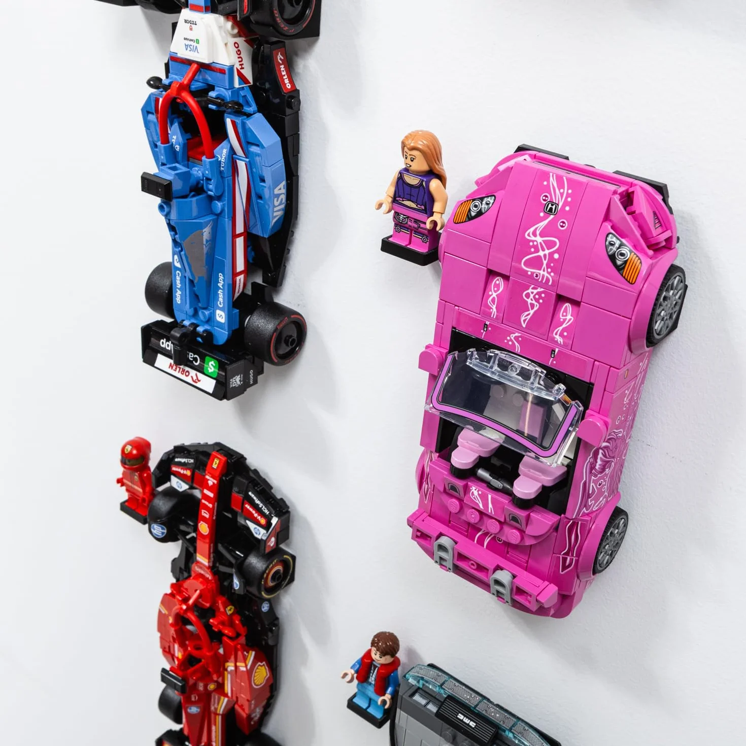 10 x haczyki do montażu ściennego, kompatybilne z samochodami LEGO Speed Champions ze stojakami na kierowcę – wyprodukowane w Wielkiej Brytanii, sprzęt w zestawie – zestawy nie wchodzą w zakres