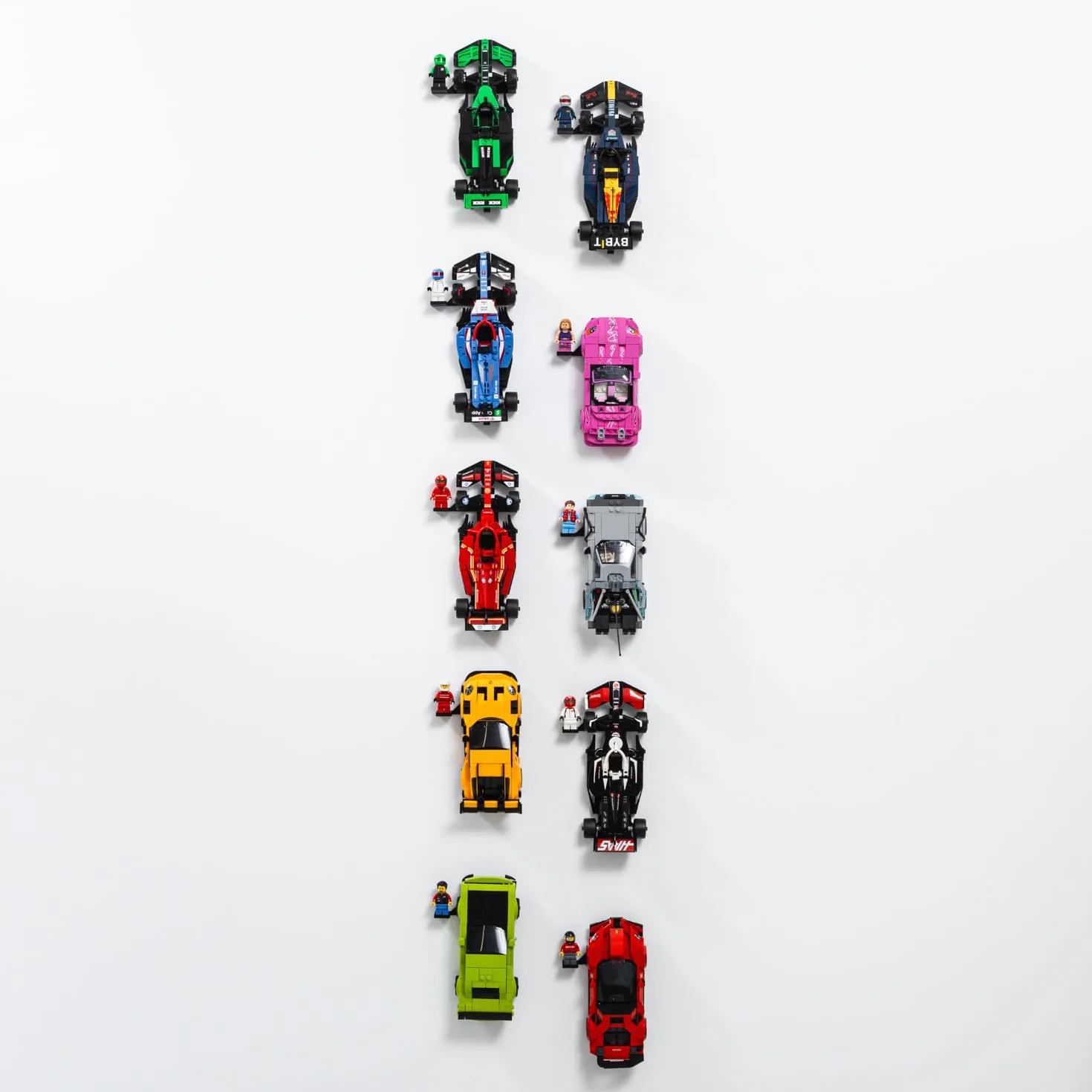 10 x haczyki do montażu ściennego, kompatybilne z samochodami LEGO Speed Champions ze stojakami na kierowcę – wyprodukowane w Wielkiej Brytanii, sprzęt w zestawie – zestawy nie wchodzą w zakres