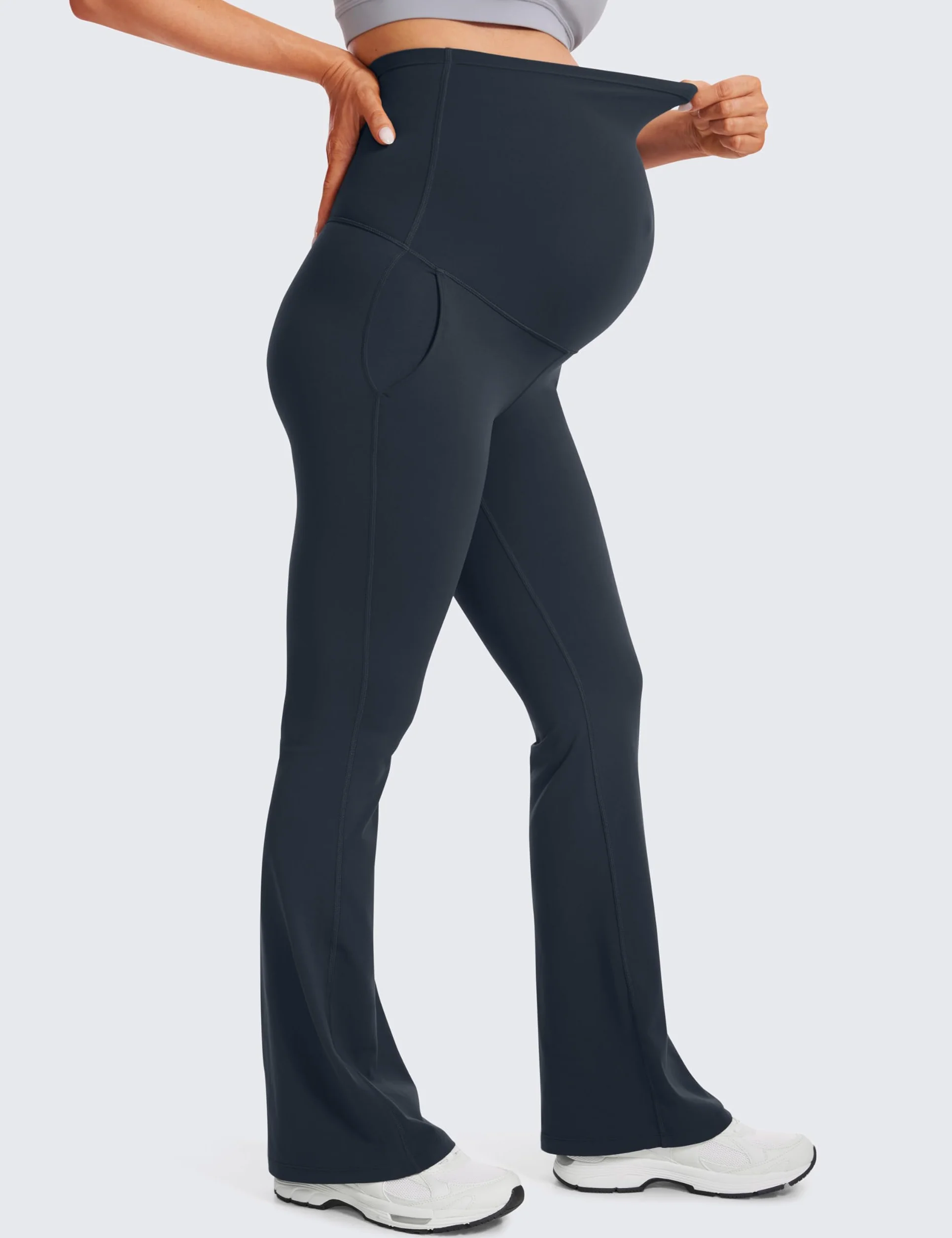 CRZ YOGA Damskie legginsy ciążowe Butterluxe z kieszeniami, rozkloszowane 31 cali – spodnie ciążowe do ćwiczeń i jogi, miękkie z odkrytym brzuchem