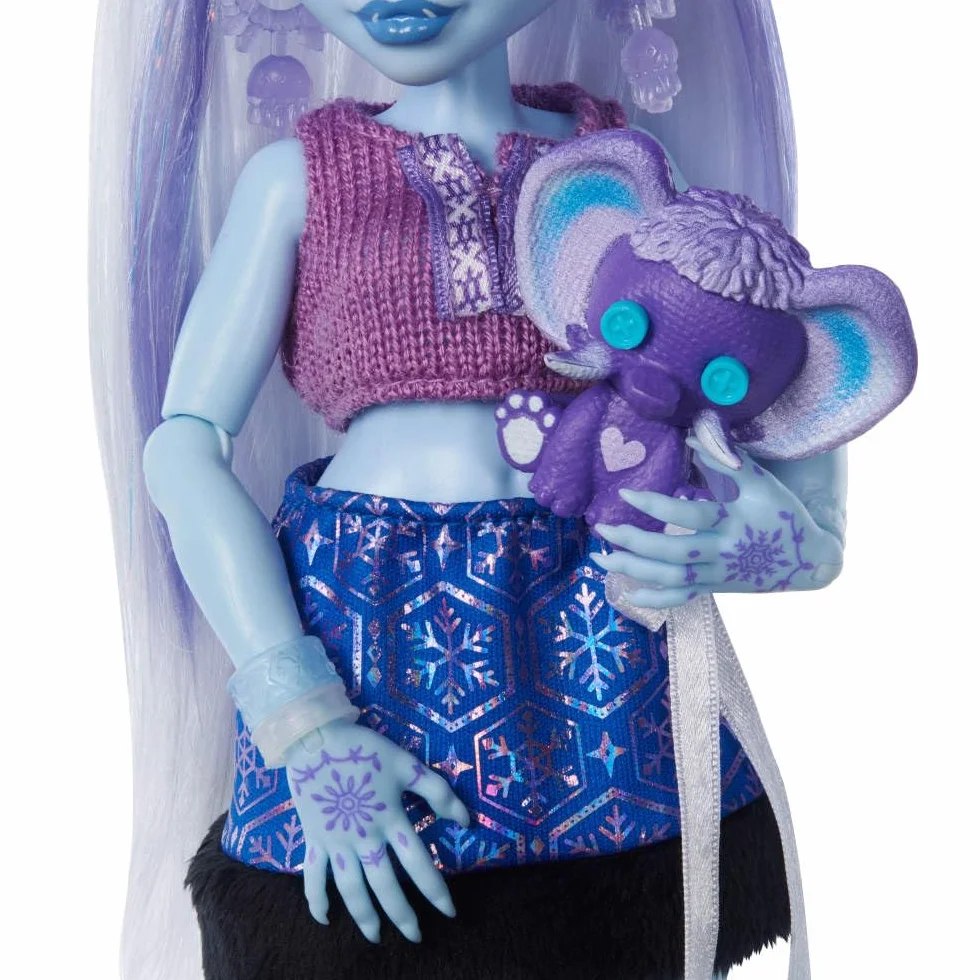 Monster High Straszyrelaks self-care Abbey Bominable Zestaw: lalka i akcesoria-niespodzianki, w tym „henna” oraz akcesoria do malowania i szydełkowania, zabawka dla dzieci 4+, JHK44