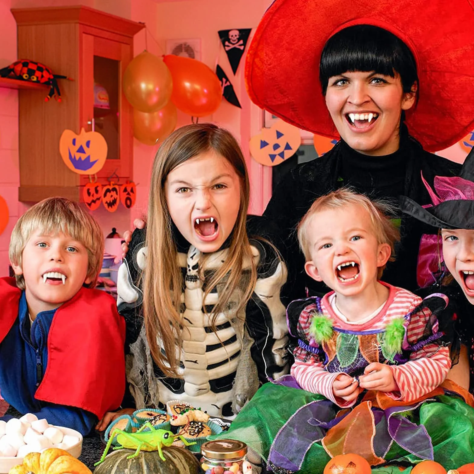 Zestaw 5 sztuk zębów wampira 4 rozmiary Niestandardowe kły wampira Sztuczne protezy zębowe z 1 rurką kleju w granulkach do zębów na Cosplay Party Halloween Party Rekwizyty zębowe