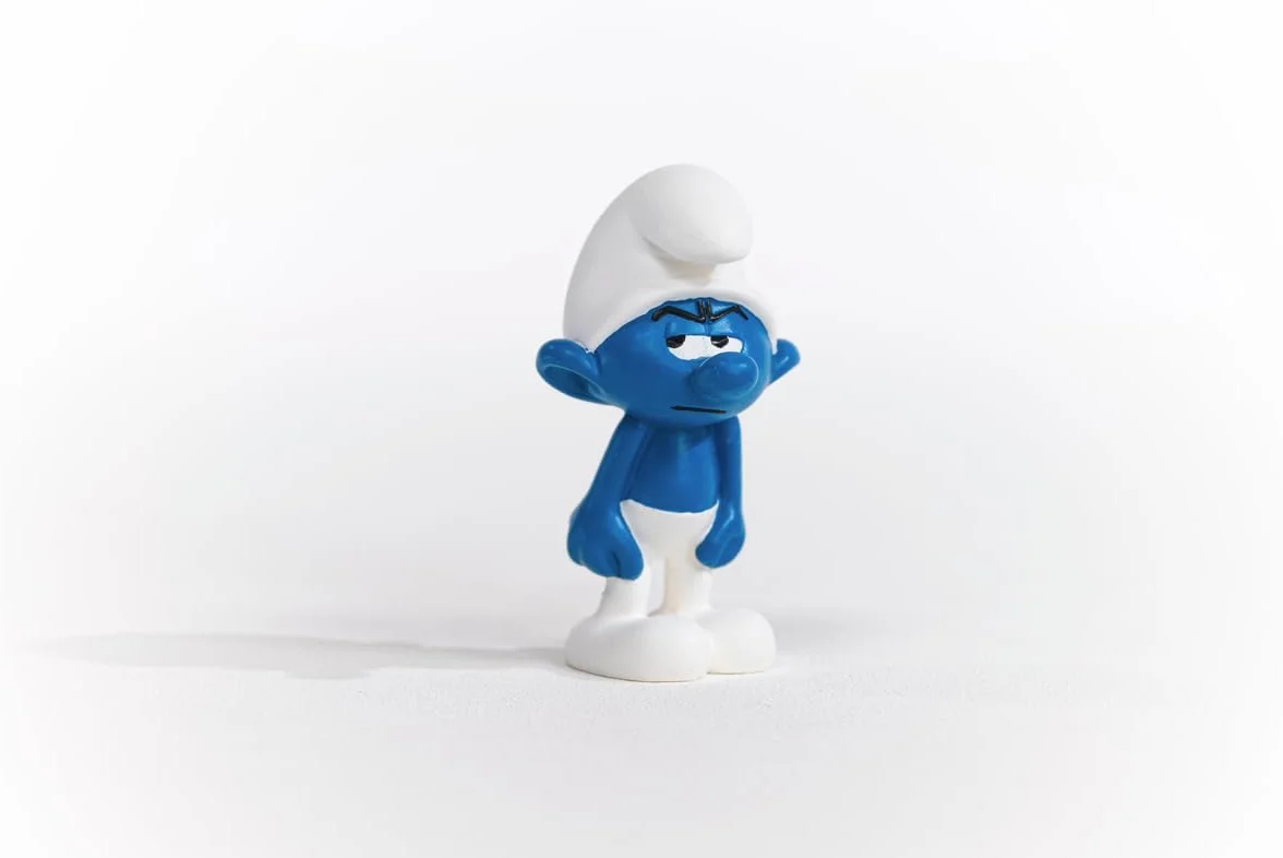 schleich SMERFY 20836 | Figurka Smerf Maruda | Szczegółowa figurka kolekcjonerska z popularnej serii Smerfy | Pomysł na prezent dla dzieci od 3 lat, kolekcja i dekoracja | The Smurfs | 3 x 3 x 5 cm