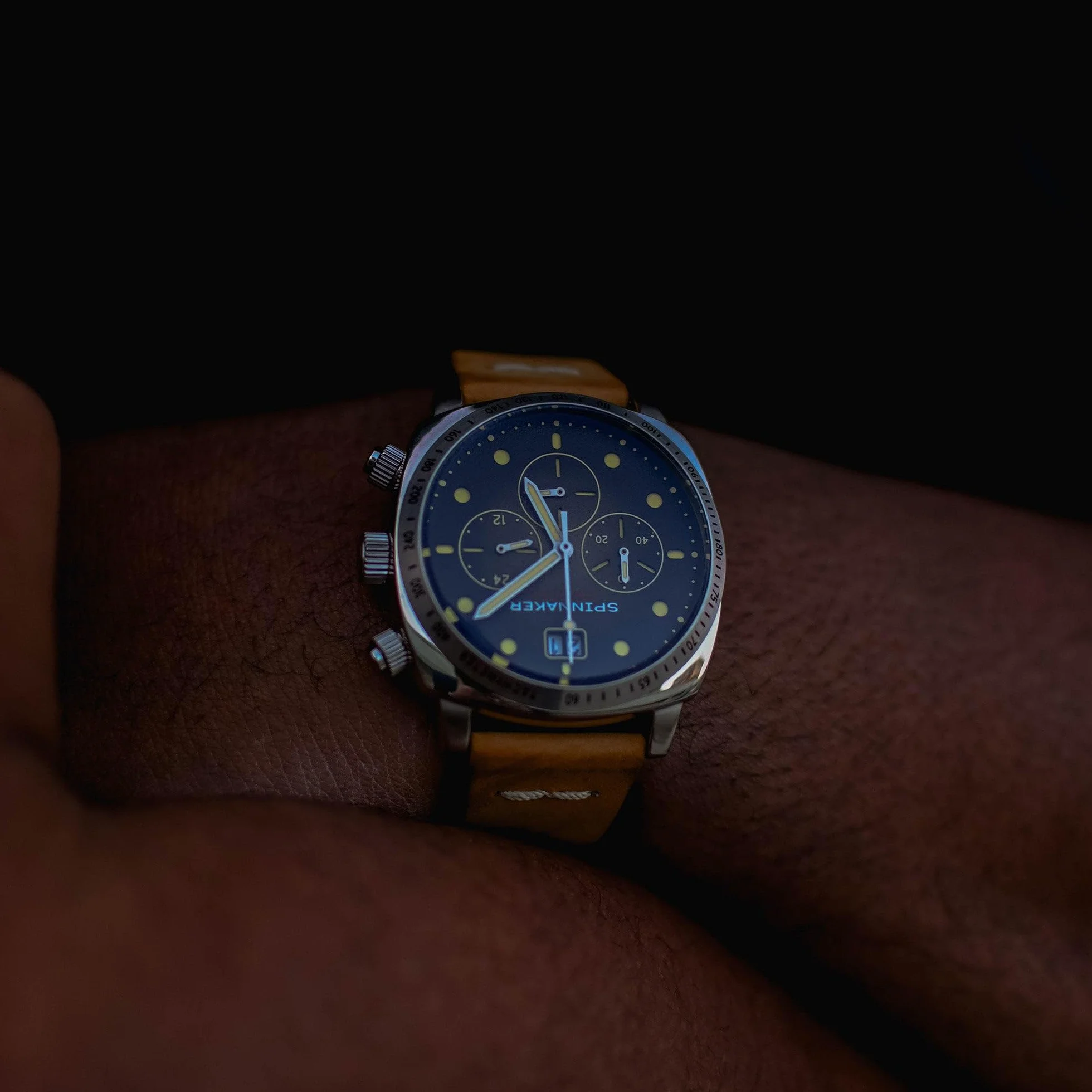 Spinnaker Męski zegarek Hull - chronograf - data - okrągła obudowa - stal nierdzewna - czarna tarcza - brązowy skórzany pasek - SP-5068-01, zielony, pasek