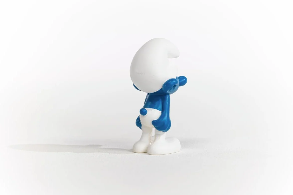 schleich SMERFY 20836 | Figurka Smerf Maruda | Szczegółowa figurka kolekcjonerska z popularnej serii Smerfy | Pomysł na prezent dla dzieci od 3 lat, kolekcja i dekoracja | The Smurfs | 3 x 3 x 5 cm