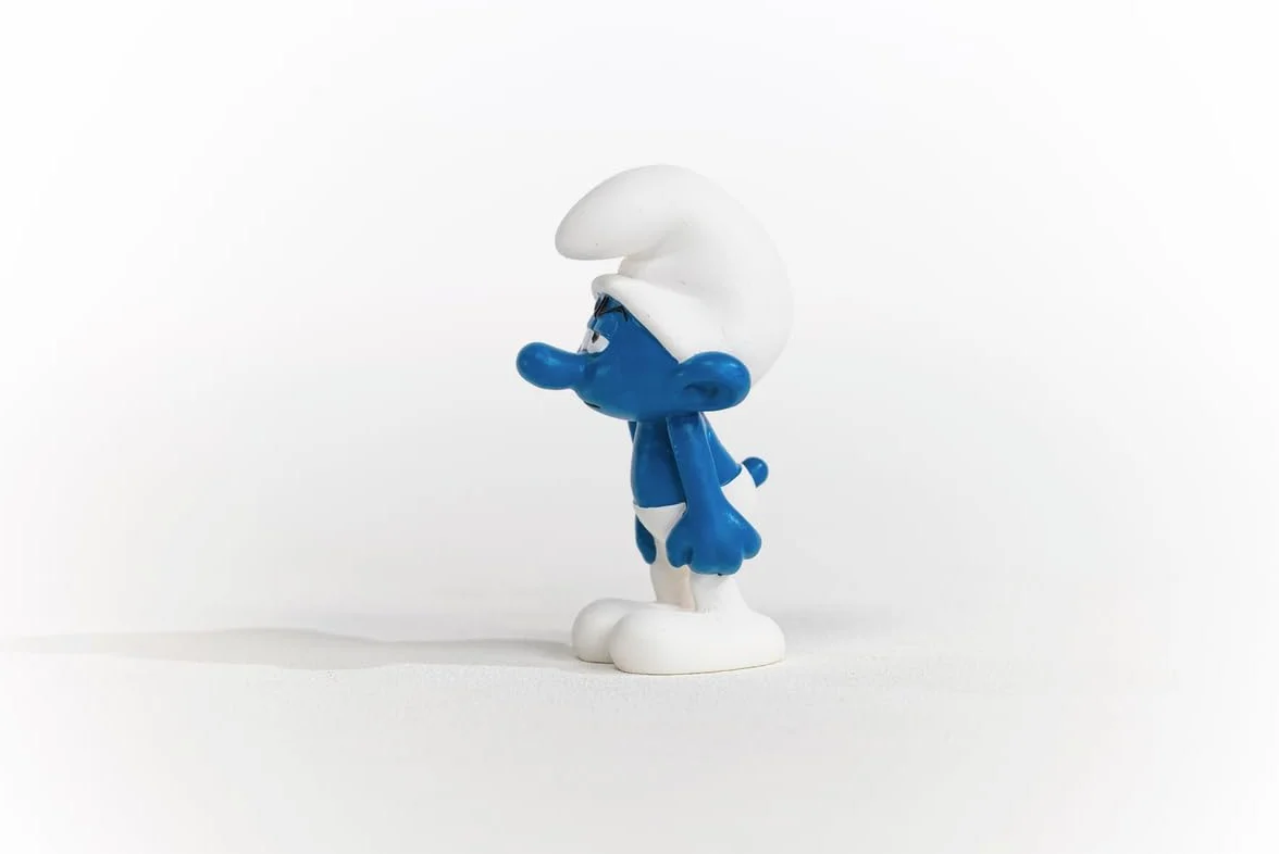 schleich SMERFY 20836 | Figurka Smerf Maruda | Szczegółowa figurka kolekcjonerska z popularnej serii Smerfy | Pomysł na prezent dla dzieci od 3 lat, kolekcja i dekoracja | The Smurfs | 3 x 3 x 5 cm
