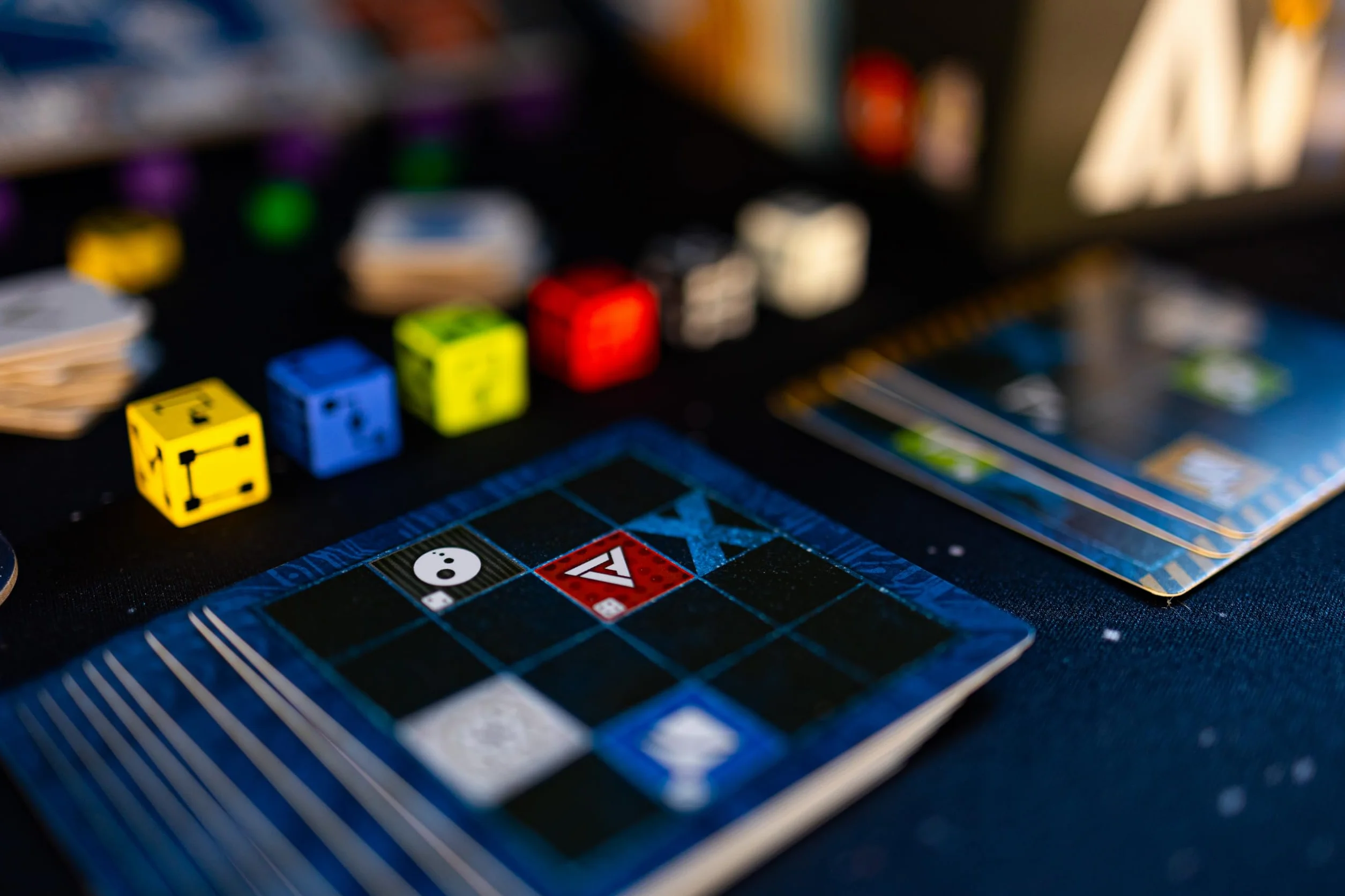 Smart Flamingo | AI Space Puzzle | Cooperative Sci-Fi Board Game | AI-Driven Communication Puzzle | 2–5 Players | 30 Minutes | Ages 8+