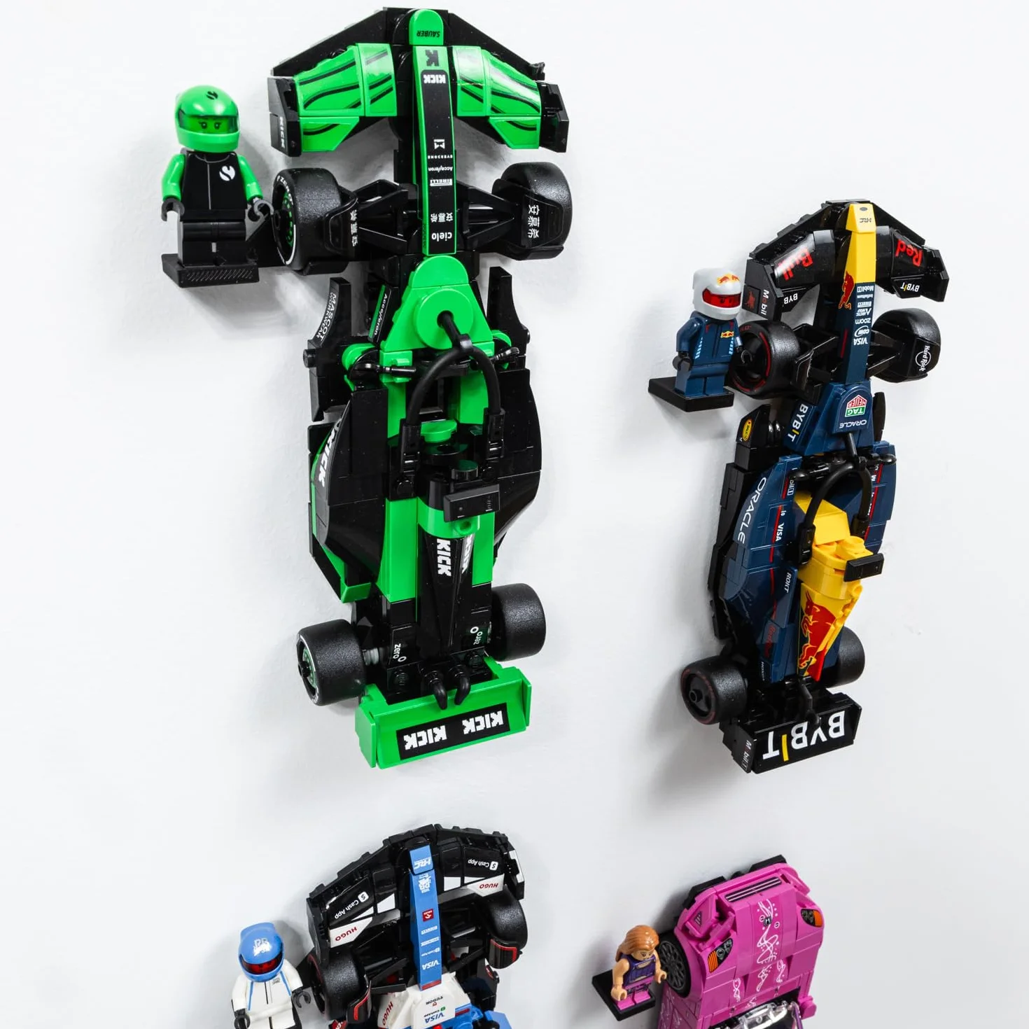 10 x haczyki do montażu ściennego, kompatybilne z samochodami LEGO Speed Champions ze stojakami na kierowcę – wyprodukowane w Wielkiej Brytanii, sprzęt w zestawie – zestawy nie wchodzą w zakres