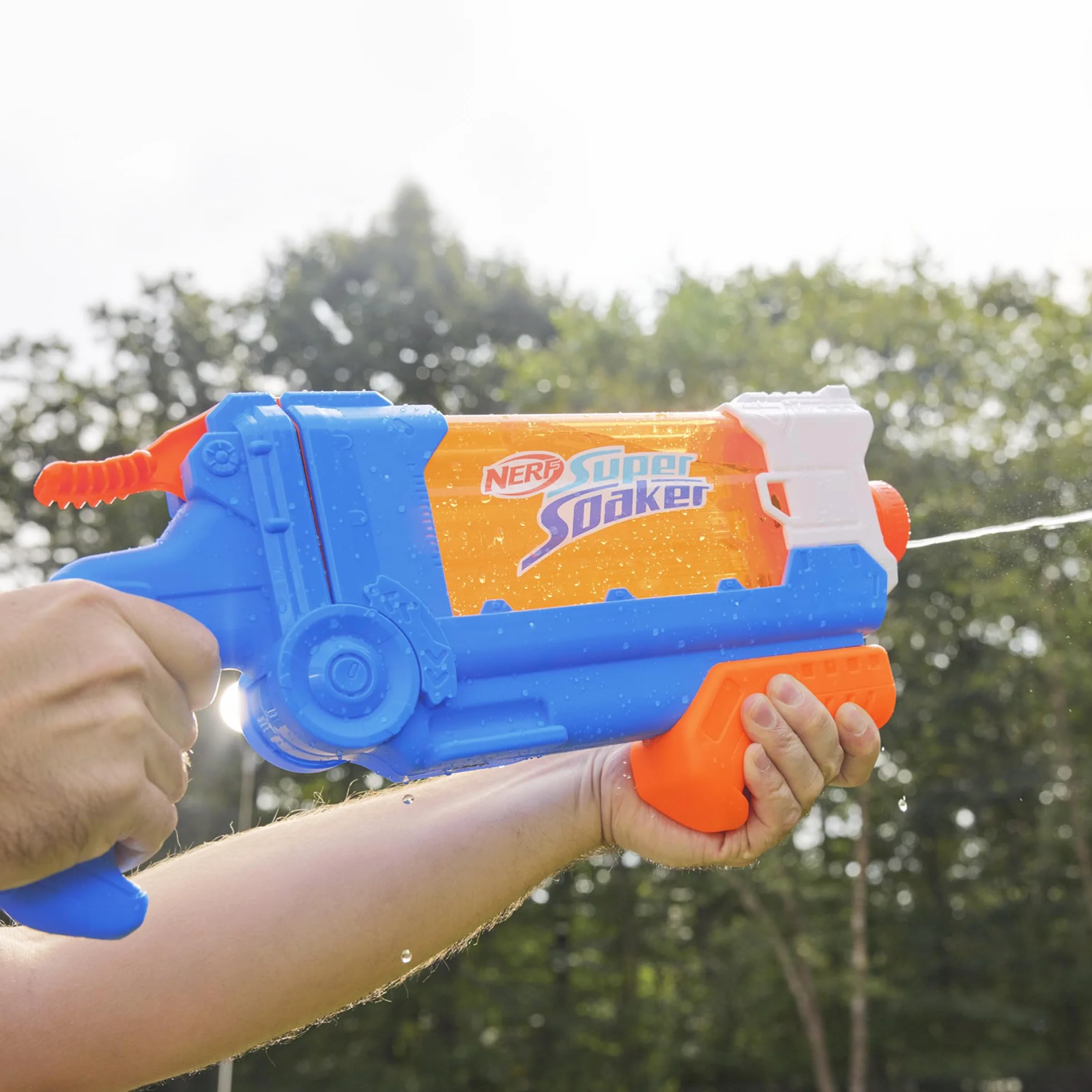 NERF Wyrzutnia wodna Nerf Super Soaker Flip Fill, 4 style polewania, szybkie napełnianie, zbiornik o pojemności 887 ml, wodne zabawki