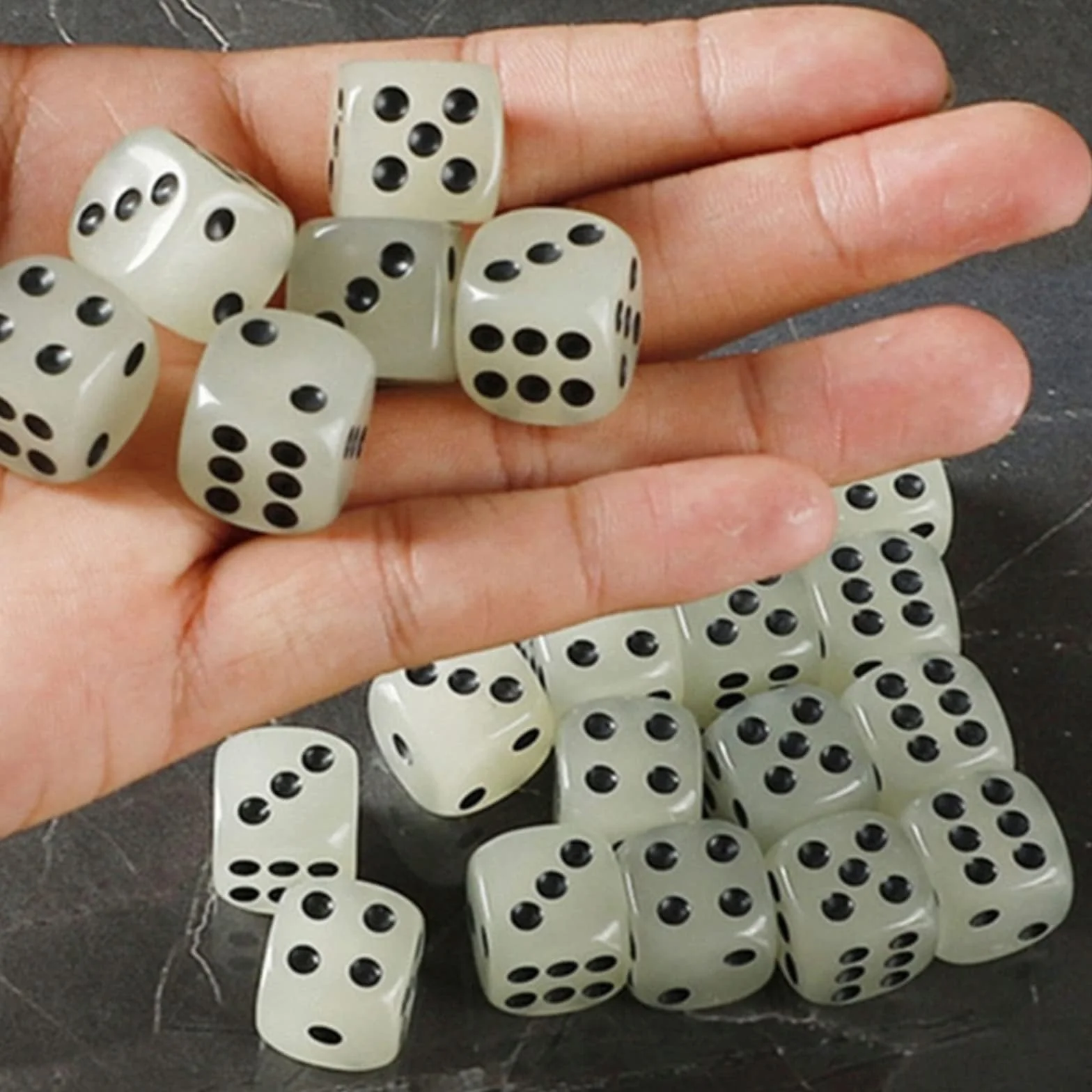 Kości D6 - Zestaw 30 Szt. 6-Stronnych Kości, 16 mm, Standardowe Do Gry, Okrągłe, Świecące W Ciemności - Do Nauczania Matematyki, Spotkań Rodzinnych, Na Wakacje