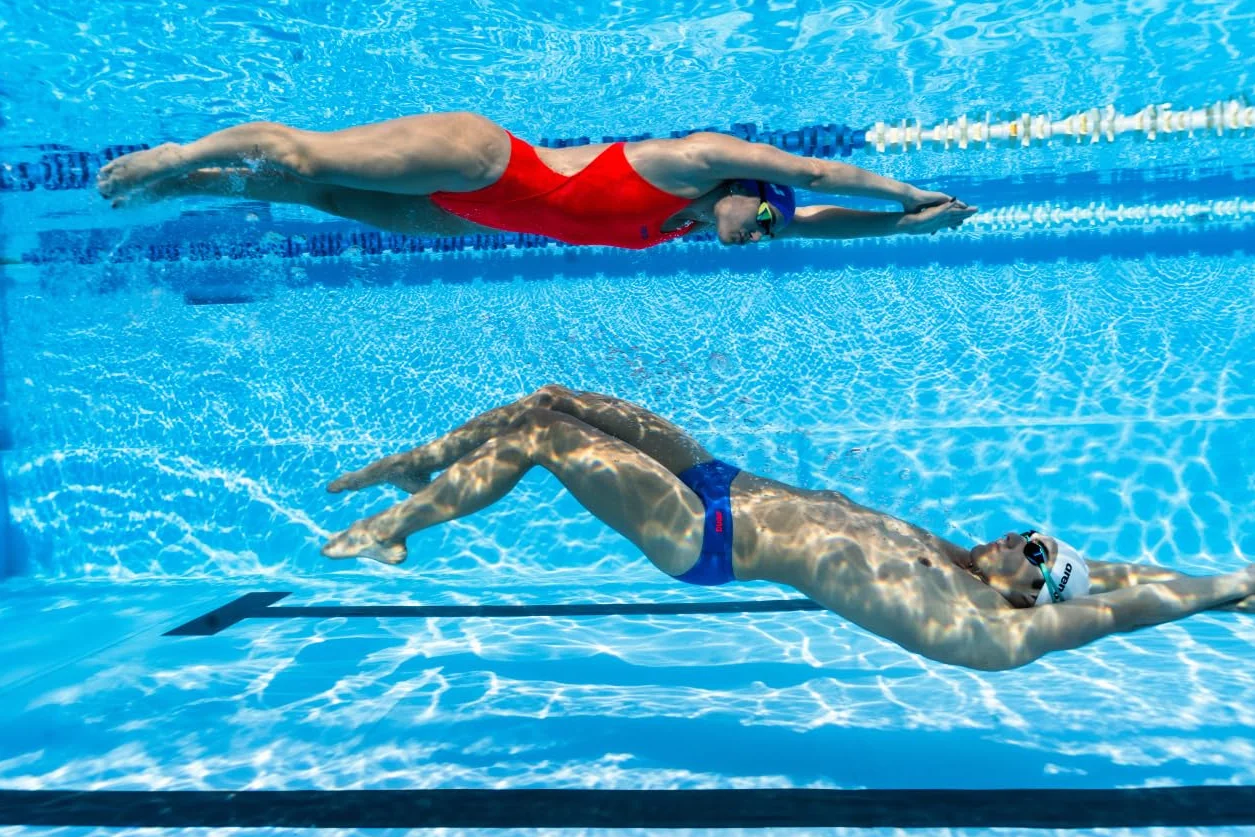 ARENA Damski strój kąpielowy Women's Team Swim Tech Solid jednoczęściowy kombinezon, królewski biały, 46, biały królewski