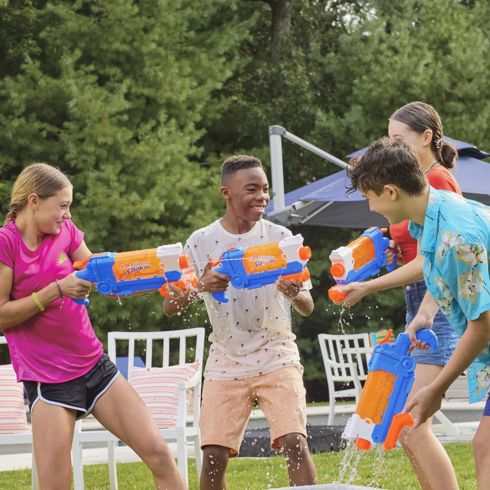 NERF Wyrzutnia wodna Nerf Super Soaker Flip Fill, 4 style polewania, szybkie napełnianie, zbiornik o pojemności 887 ml, wodne zabawki