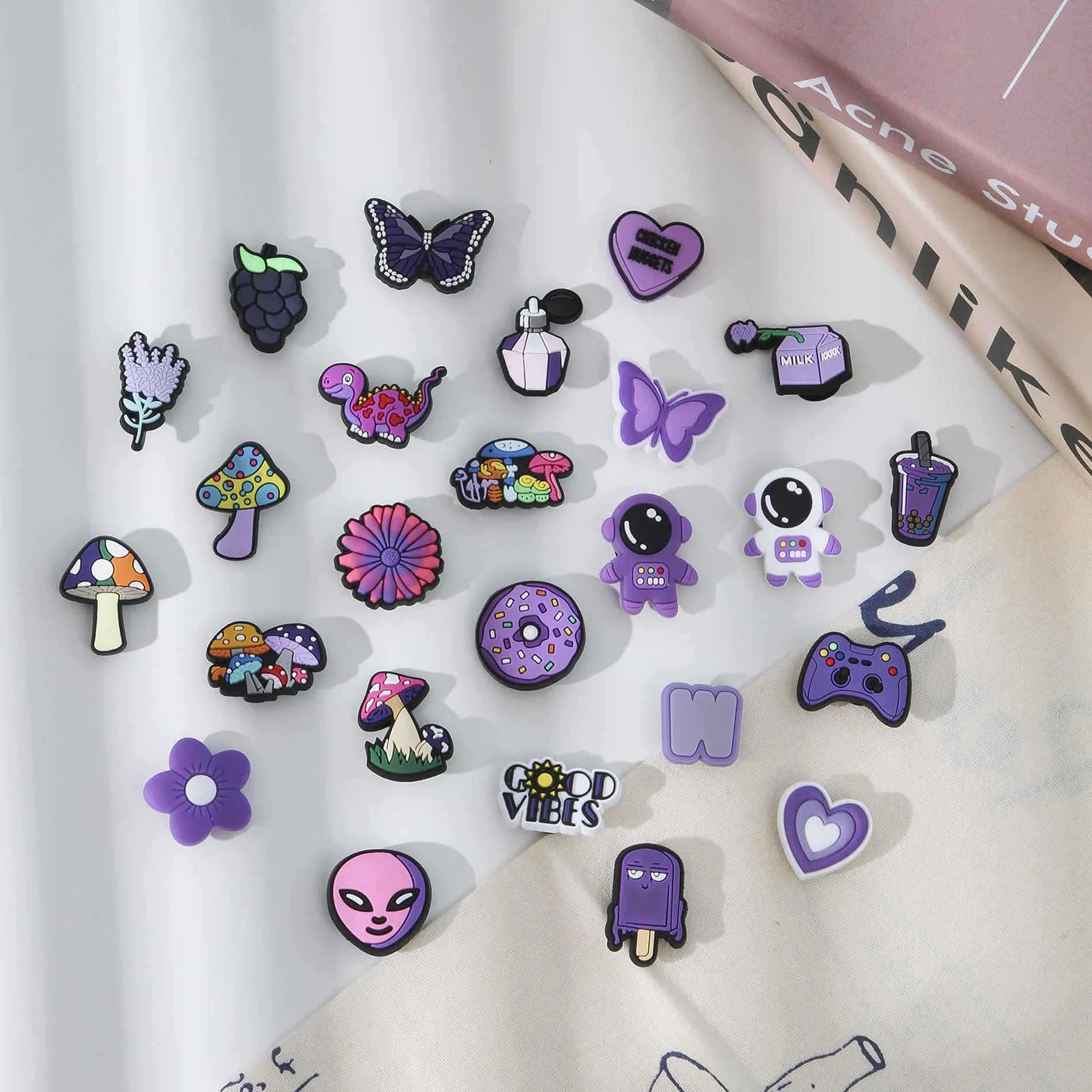 45 szt. zawieszek do butów Croc, kreskówkowe akcesoria do butów Crocs Charms, kosmos na chodaki Crocs, akcesoria, dziewczęta, kobiety, chłopcy, dorośli, prezenty na przyjęcie urodzinowe, Jeden