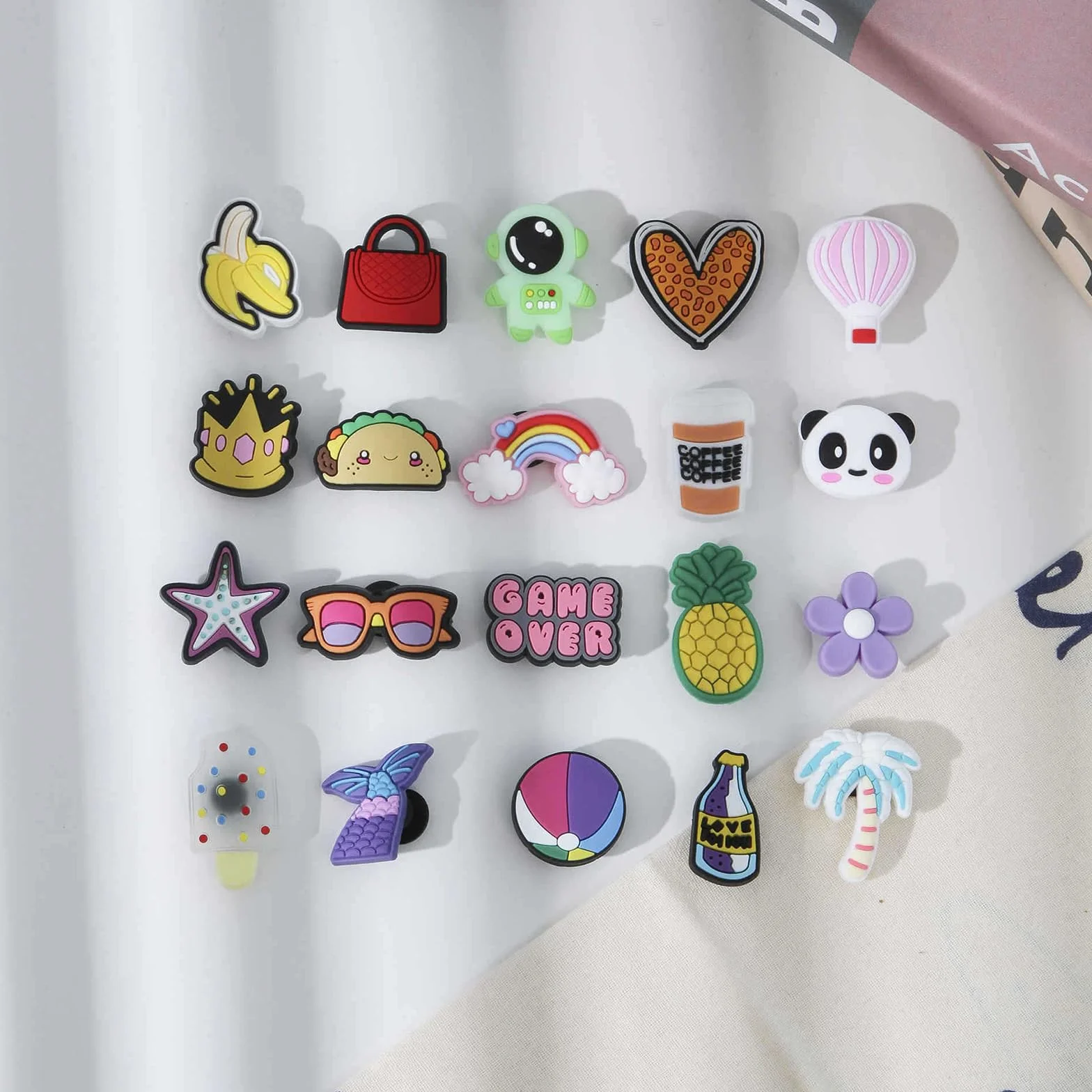 45 szt. zawieszek do butów Croc, kreskówkowe akcesoria do butów Crocs Charms, kosmos na chodaki Crocs, akcesoria, dziewczęta, kobiety, chłopcy, dorośli, prezenty na przyjęcie urodzinowe, Jeden