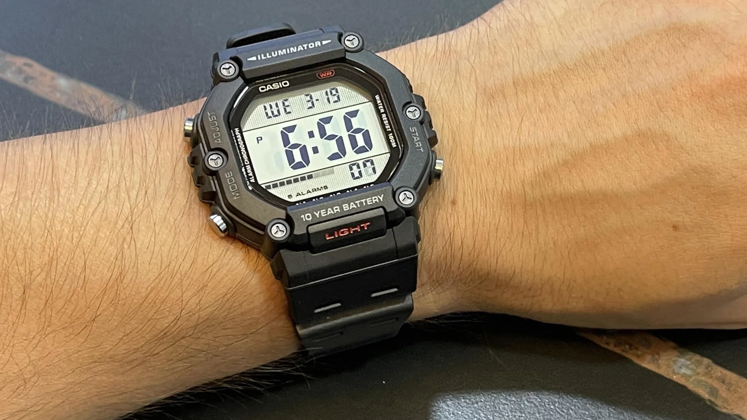 Casio Męski cyfrowy zegarek kwarcowy z plastikowym paskiem AE-1600H-1AVEF