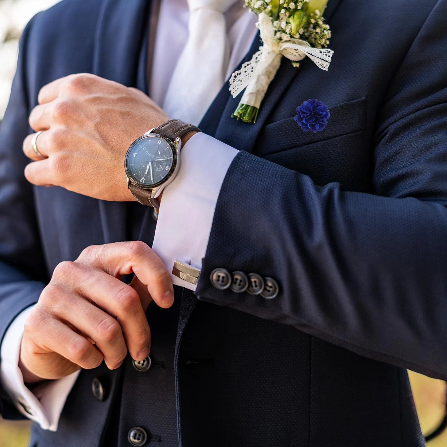 PATIKIL Boutonnieres przypinka kwiatowa, przypinka do klapy dla mężczyzn, kwiat kamelii, do garnituru, na ślub, ukończenie szkoły, rocznicę, broszka, strój ukończenia szkoły, Standard, Pewter