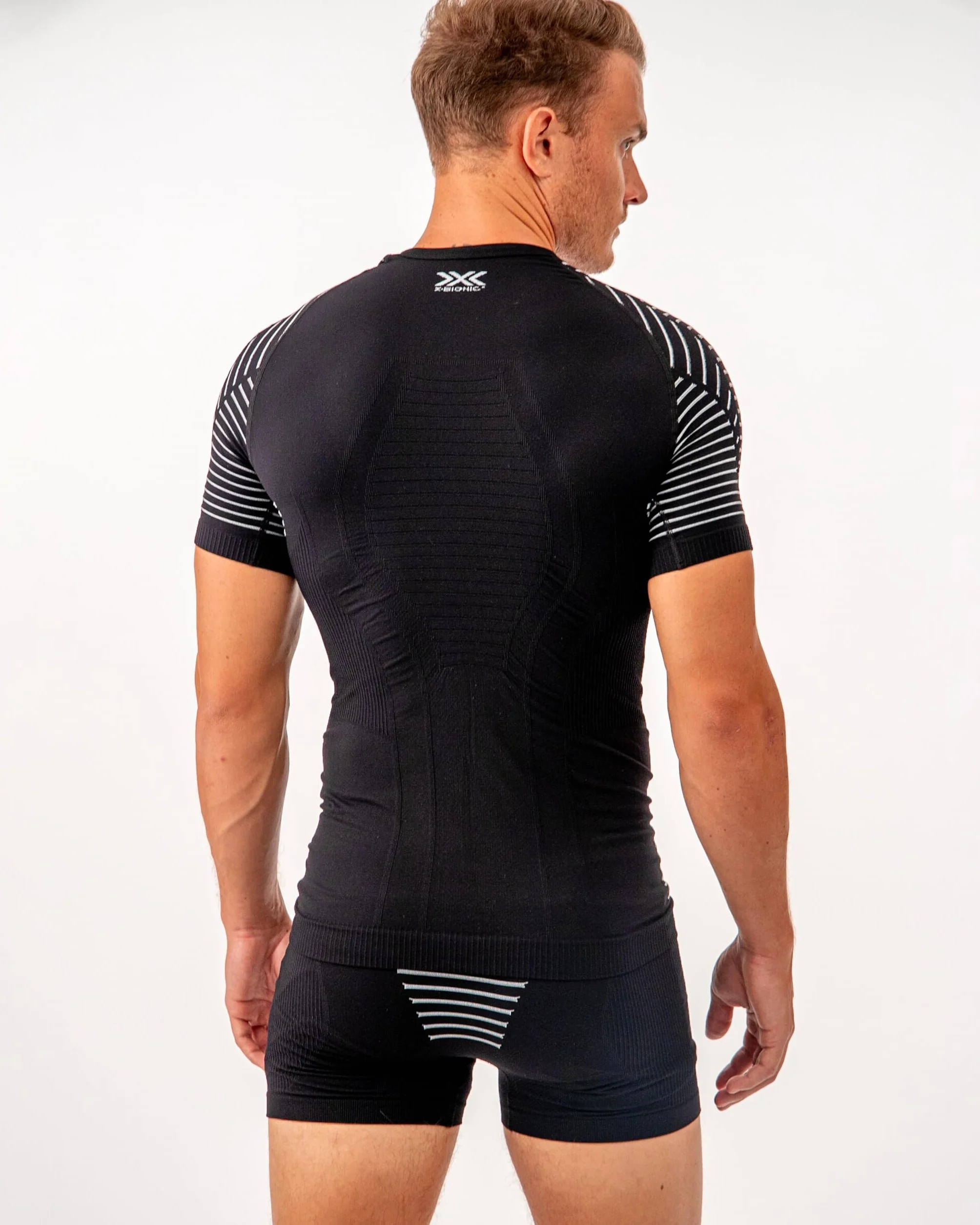 Lekkie bokserki męskie X-Bionic Invent 4.0, wysokowydajna bielizna sportowa z zaawansowanymi technologiami zapewniającymi optymalną kontrolę klimatu i wygodę - Arctic White/Opal Black, L