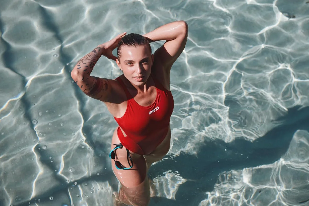 ARENA Damski strój kąpielowy Women's Team Swim Tech Solid jednoczęściowy kombinezon, królewski biały, 46, biały królewski