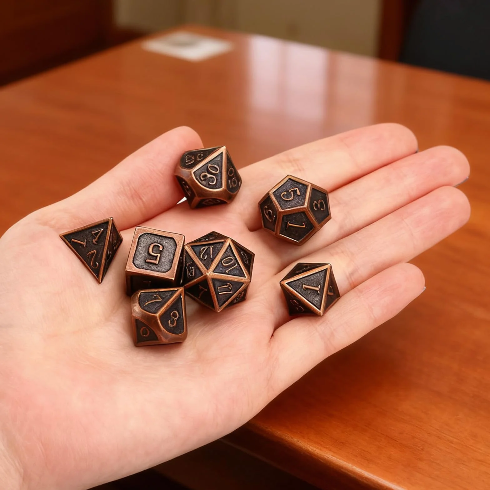 GWHOLE 7 sztuk wielościennych kostek metalowych, DND, zestaw kostek, kostka do gry, akcesoria do lochów i smoków, do RPG, MTG, odgrywania ról, antyczna miedź