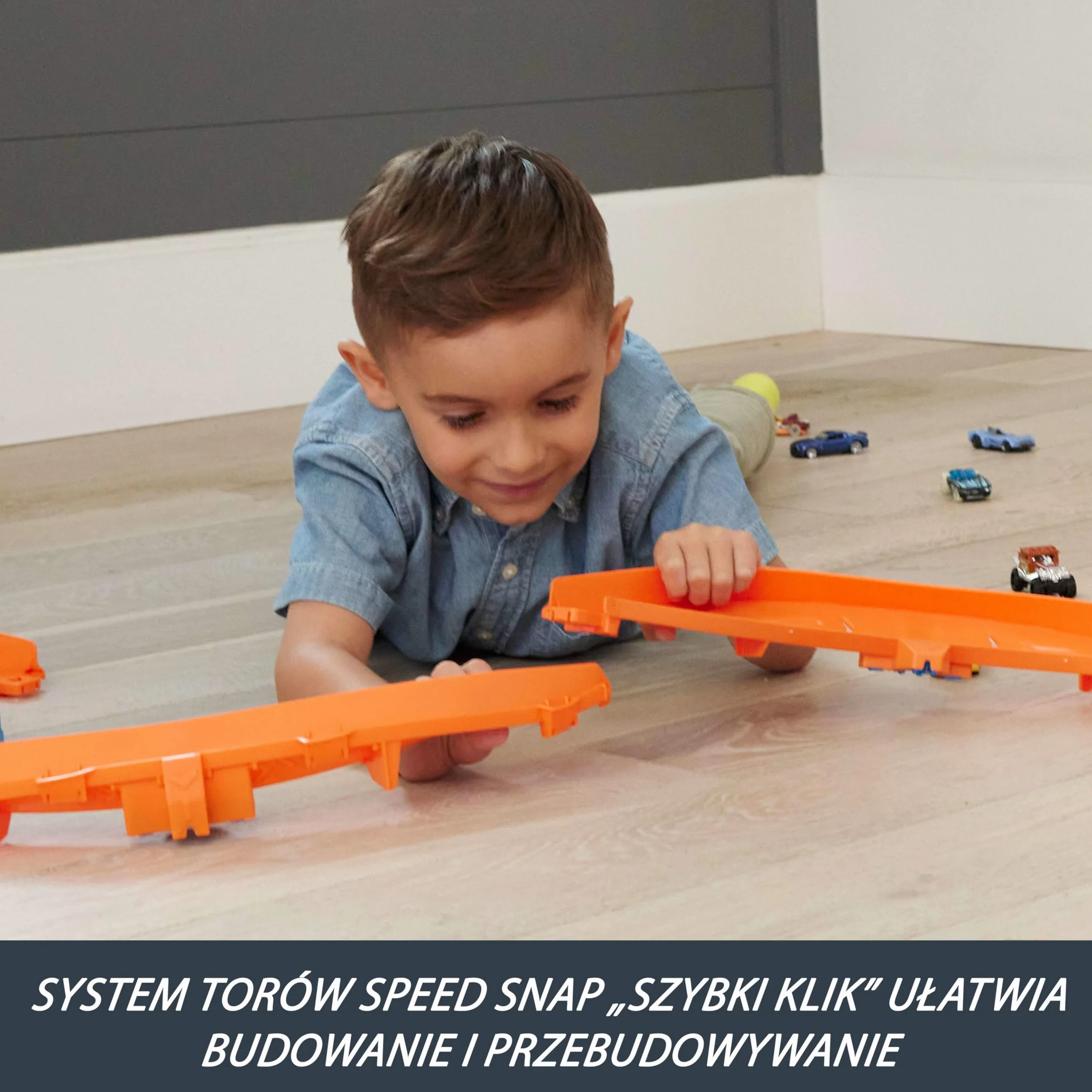 Hot Wheels Track Creator Tor wyścigowy Super skok Zestaw deluxe z przyspieszaczem z napędem + samochód do zabawy w skali 1:64; tor Speed Snap Szybki klik, zabawka dla dzieci 5+, JDB49