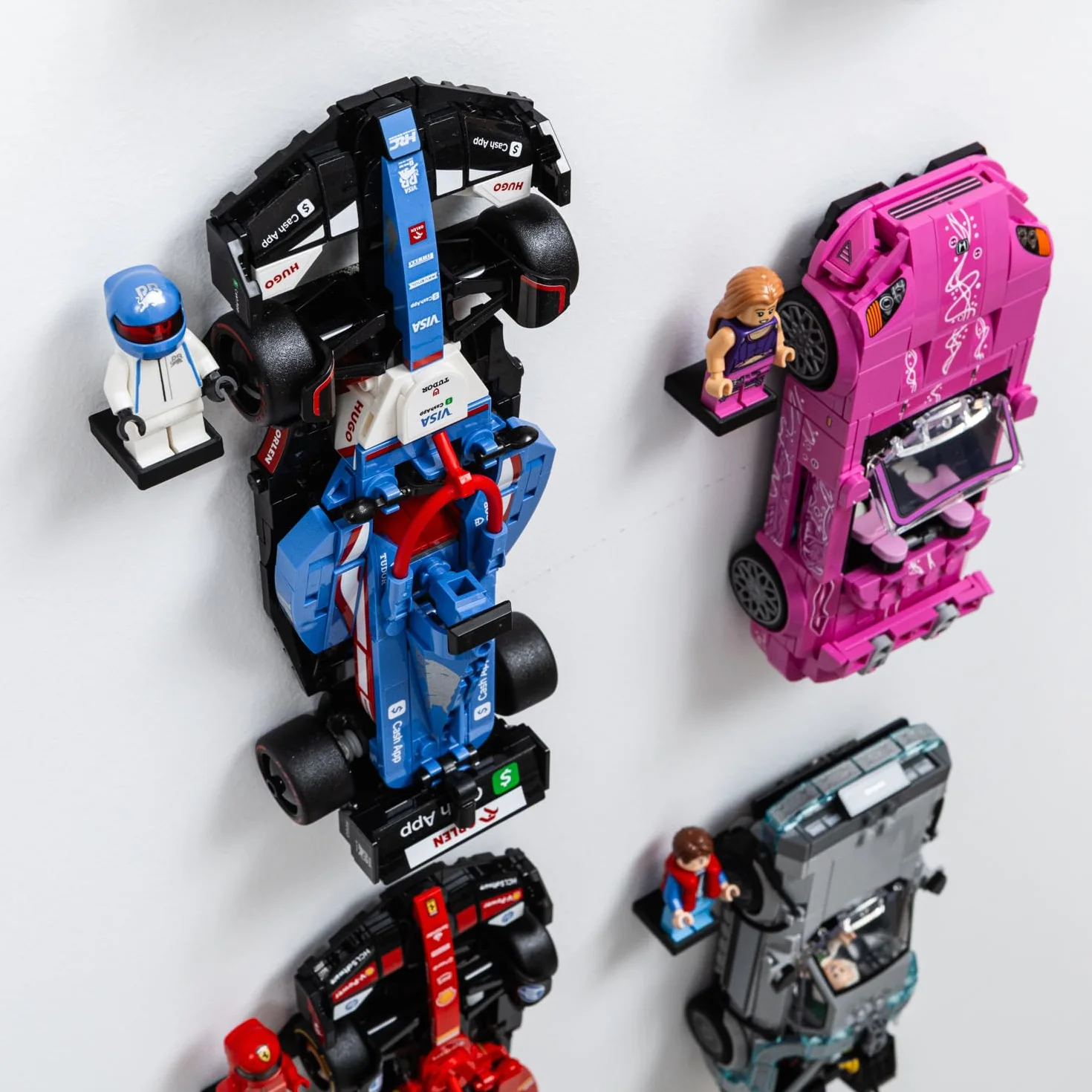 10 x haczyki do montażu ściennego, kompatybilne z samochodami LEGO Speed Champions ze stojakami na kierowcę – wyprodukowane w Wielkiej Brytanii, sprzęt w zestawie – zestawy nie wchodzą w zakres