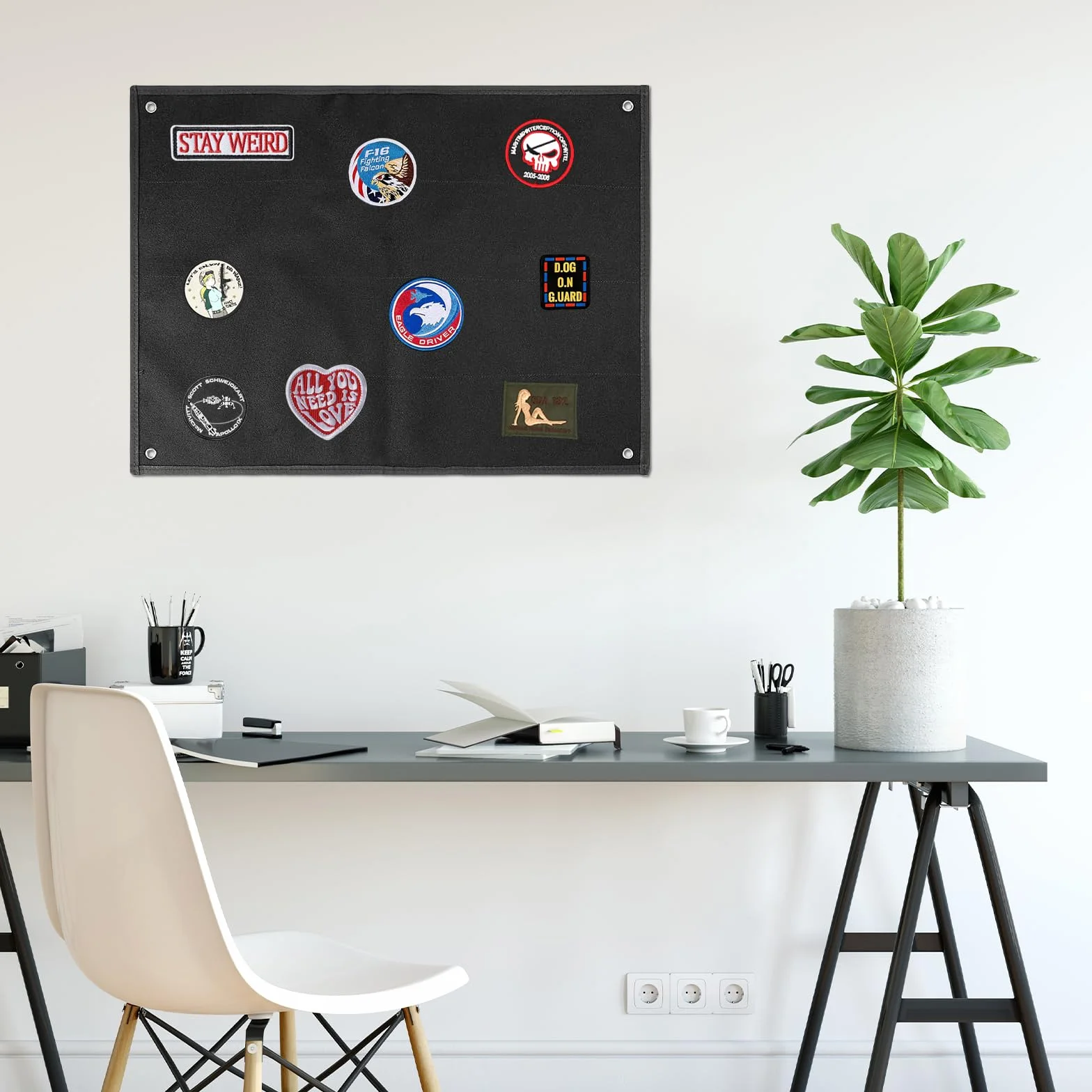 Panel z łatkami: WEGREAT 85 x 70 cm taktyczna łatka na wyświetlacz, 4-otworowa, wisząca tablica do zbierania naszywek do plecaków, naszywek wojskowych, naklejek, emblematów pętelkowych