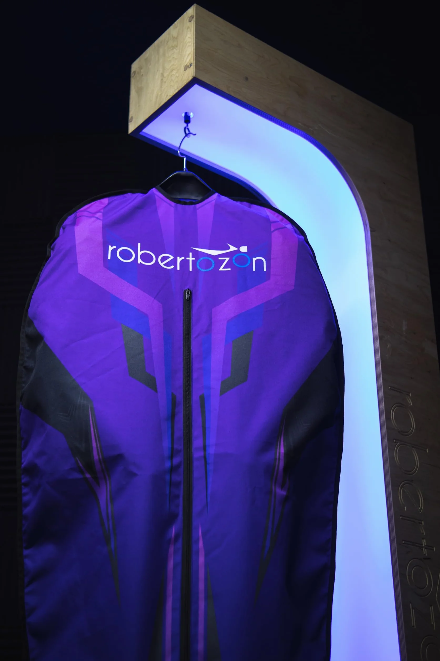 Xzone Skórzany kombinezon motocyklowy, pokrowiec premium na motocykl, oddychająca ochrona skórzanego kombinezonu – odporny na kurz i wilgoć, uniwersalne dopasowanie z wentylacją, liliowy