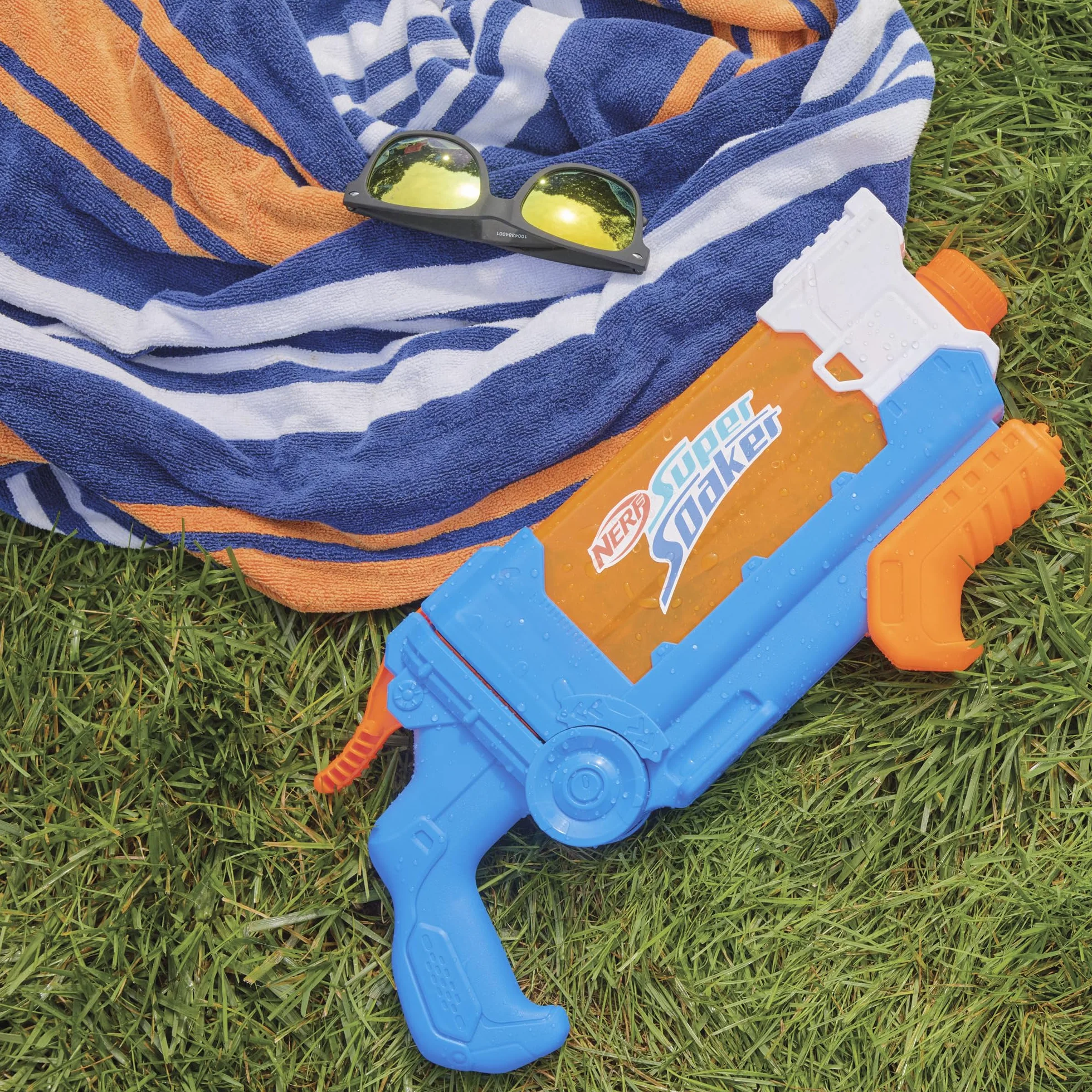 NERF Wyrzutnia wodna Nerf Super Soaker Flip Fill, 4 style polewania, szybkie napełnianie, zbiornik o pojemności 887 ml, wodne zabawki