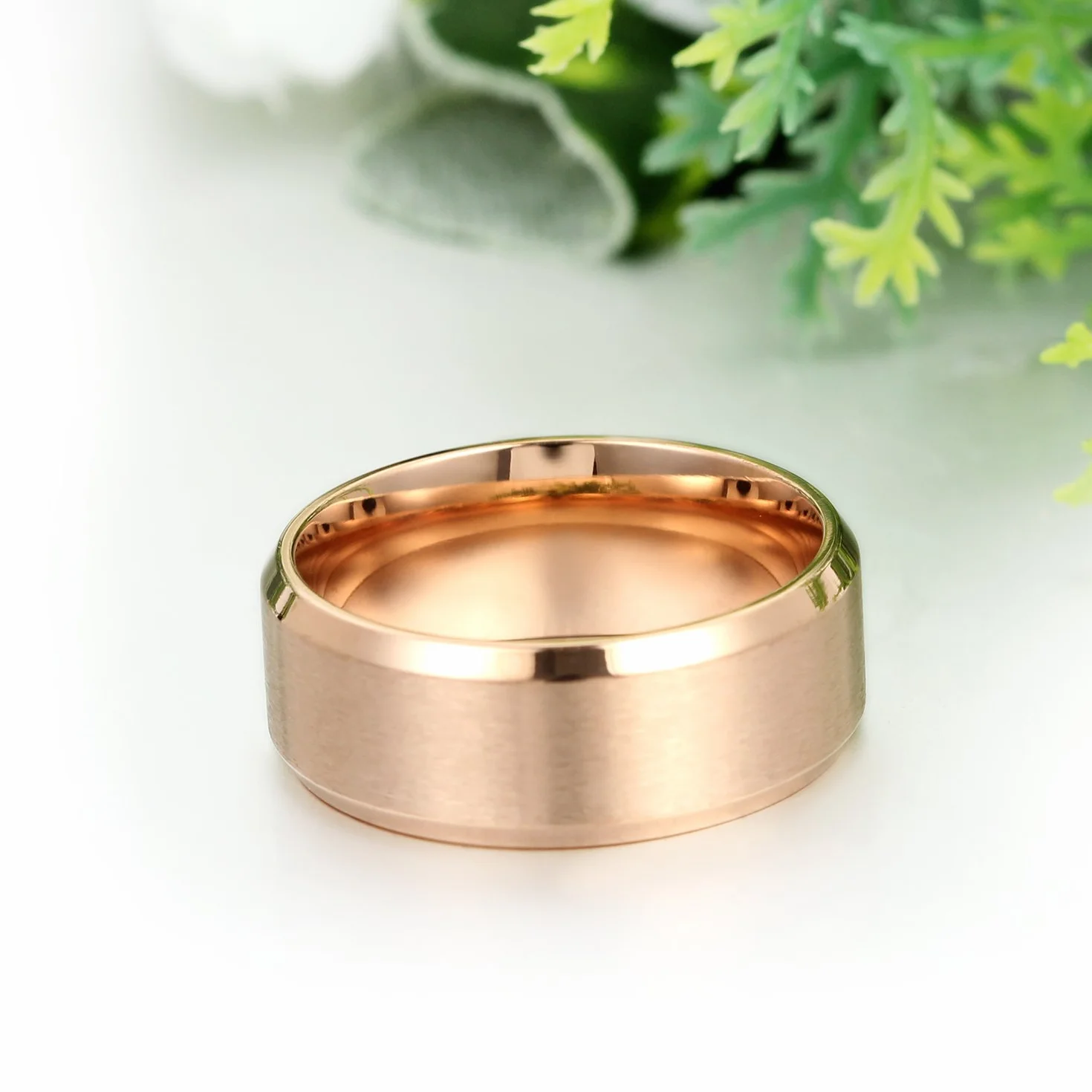 JewelryWe Obrączka ślubna ze stali nierdzewnej: Męskie pierścionki zaręczynowe 8 mm czarny srebrny złoty matowe wykończenie polerowane proste pierścionki